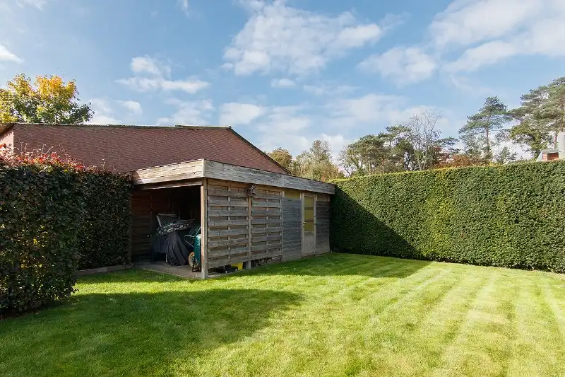 Knap afgewerkte, energiezuinige en ruime woning met vier slaapkamers, guesthouse/praktijkruimte op een centrale (maar toch bosrijke!) locatie te As foto 48