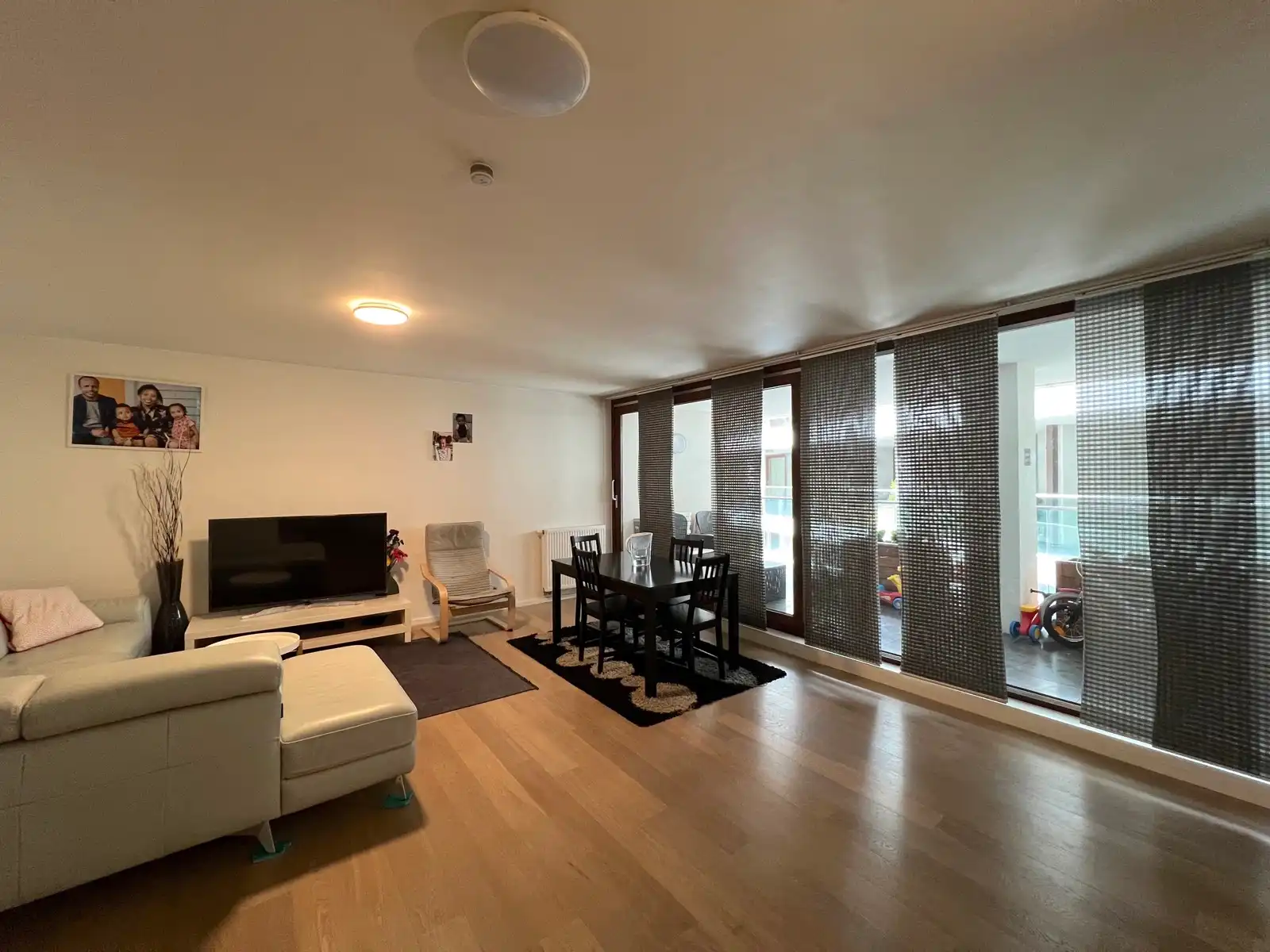 Modern appartement met 2 slpks, terras en autostaanplaats foto 3