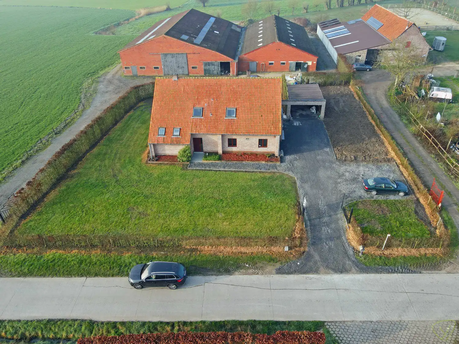 Ruime alleenstaande woning in fermettestijl op landelijke ligging te Zomergem! foto 2