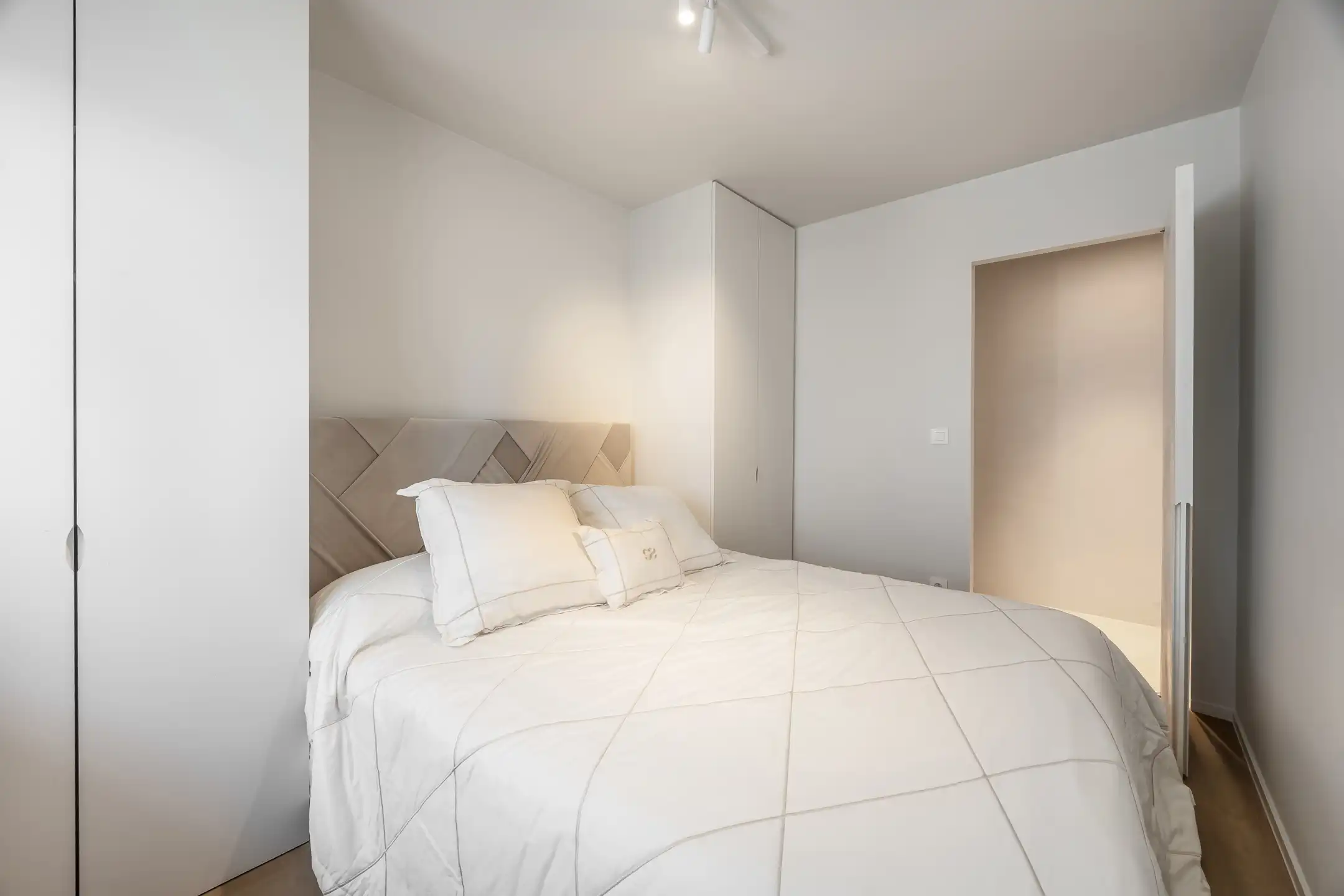 High-end hoekappartement met frontaal zeezicht in Zoute foto 32