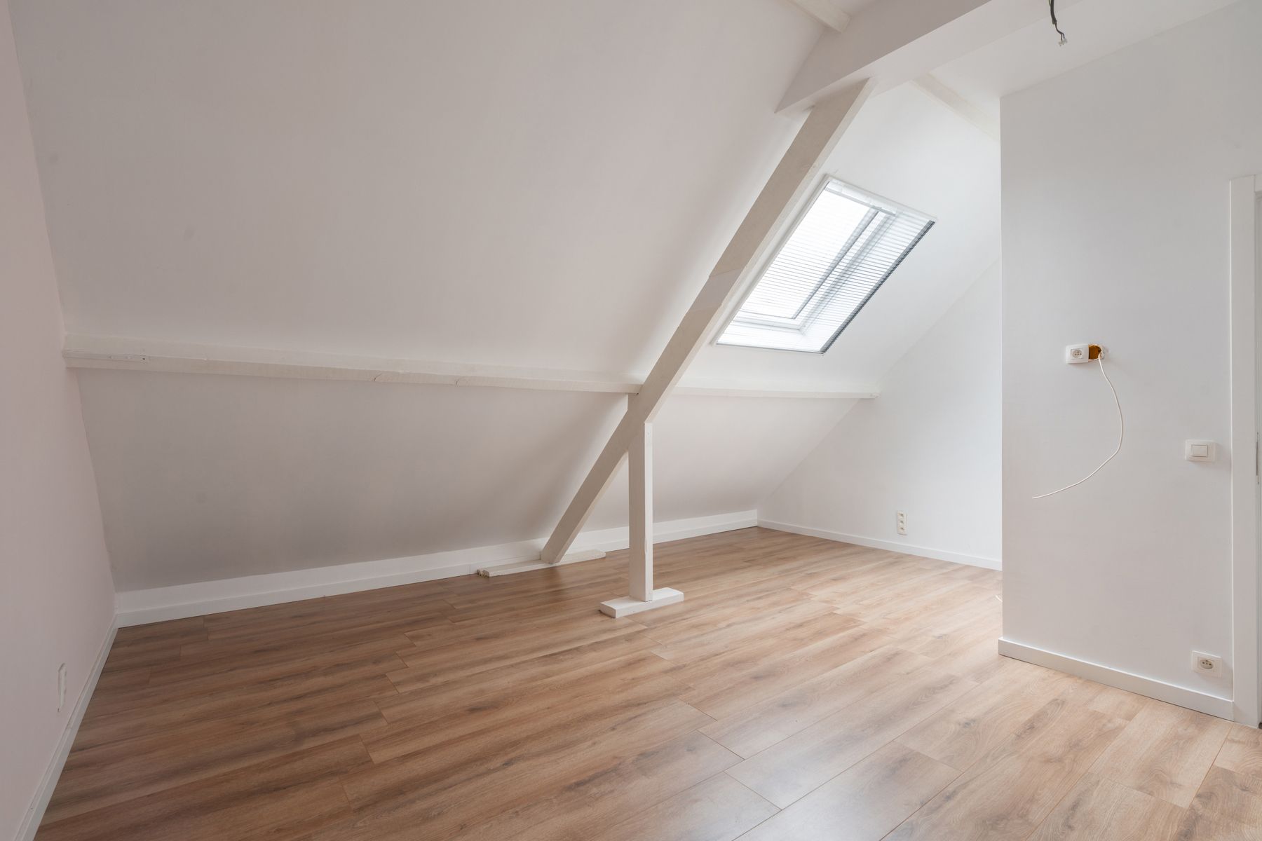 TE KOOP - totaal gerenoveerde woning met 4 slpks te Affligem foto 13