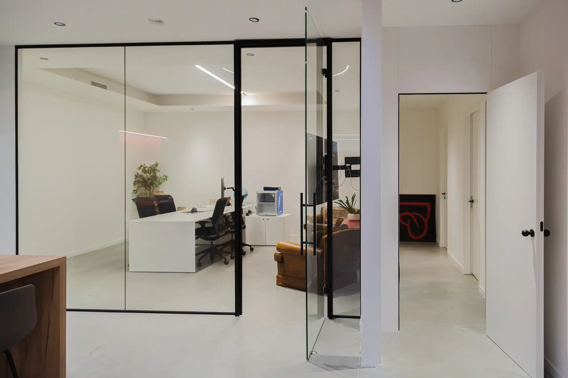 RECENT KANTOORGEBOUW VAN 366M² TE TONGEREN NABIJ E313. foto 11