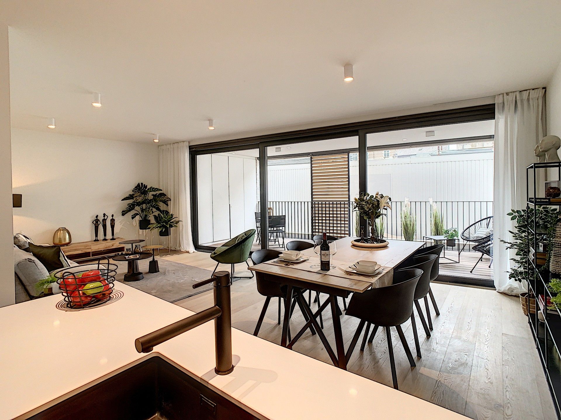 Gelijkvloers nieuwbouw appartement met terras van 18 m² en 2 slaapkamers in prestieuse residentie Refuga in hartje Hasselt. foto 9