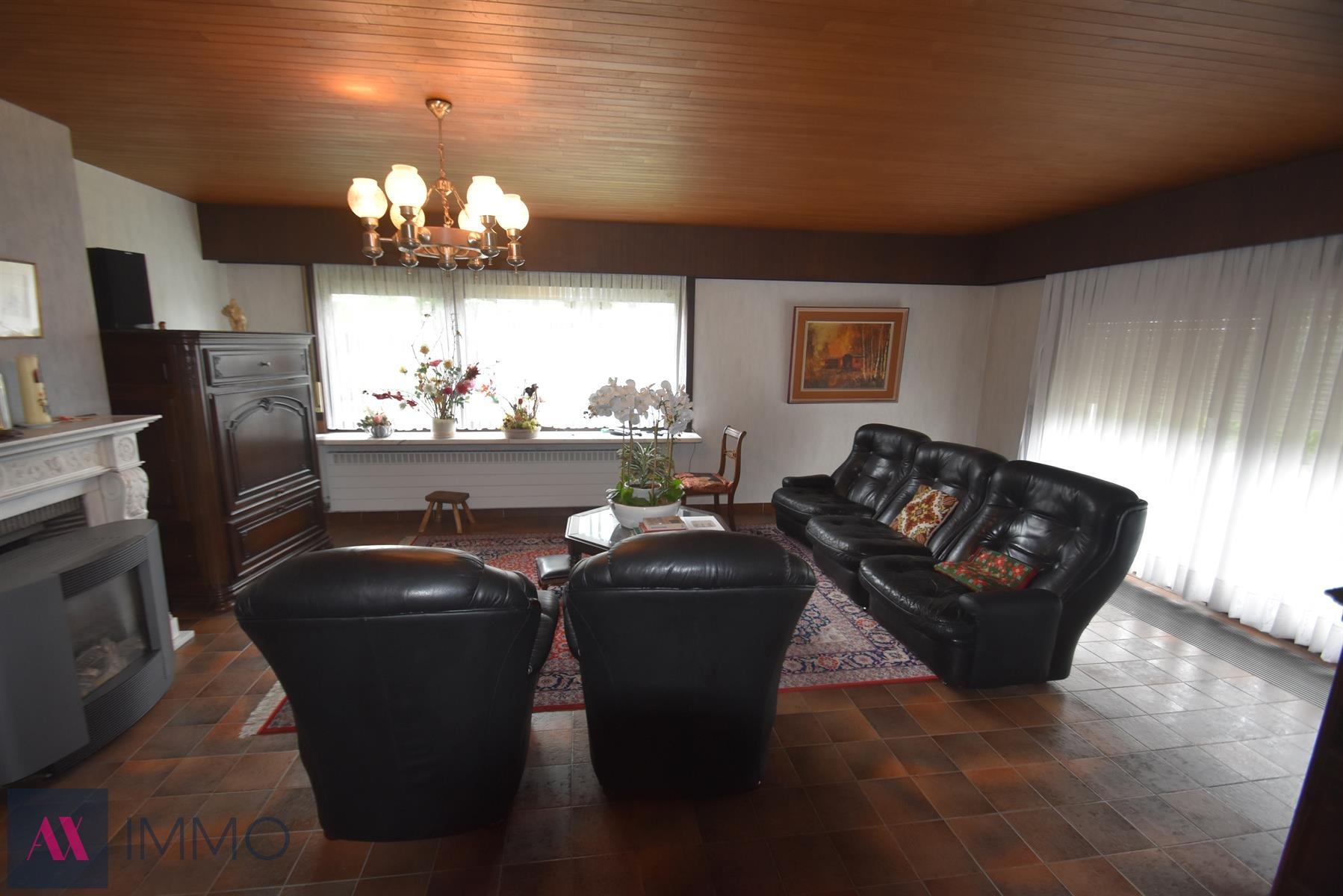 Centr. en rustig gel.woning met 3 slpk., gar., tuin en oprit op 4 are 80 ca foto 6