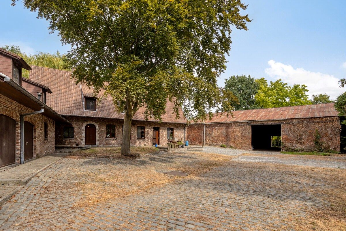 Unieke hoeve met grandeur op 2,3 ha parkdomein  foto 5