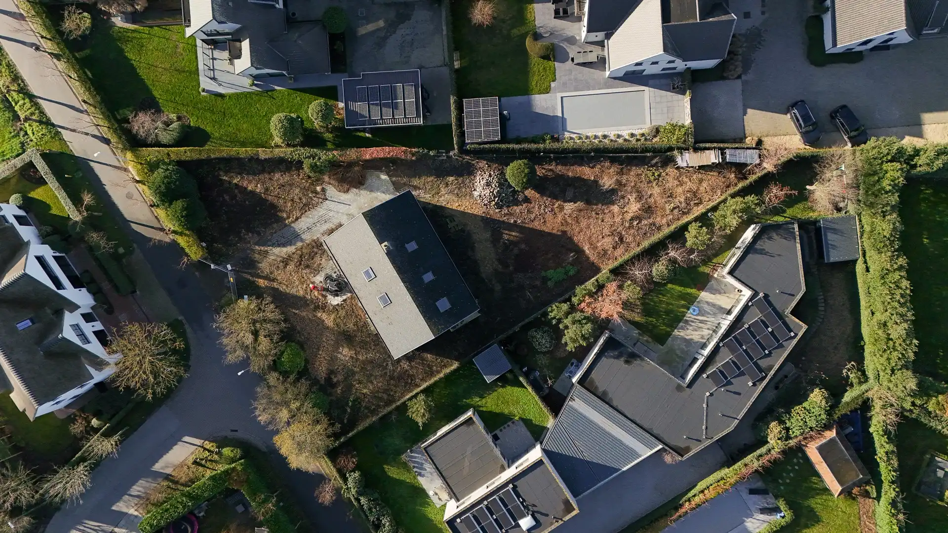 Alleenstaande villa op een terrein van 1.097 m², in een rustige residentiële omgeving. foto 4