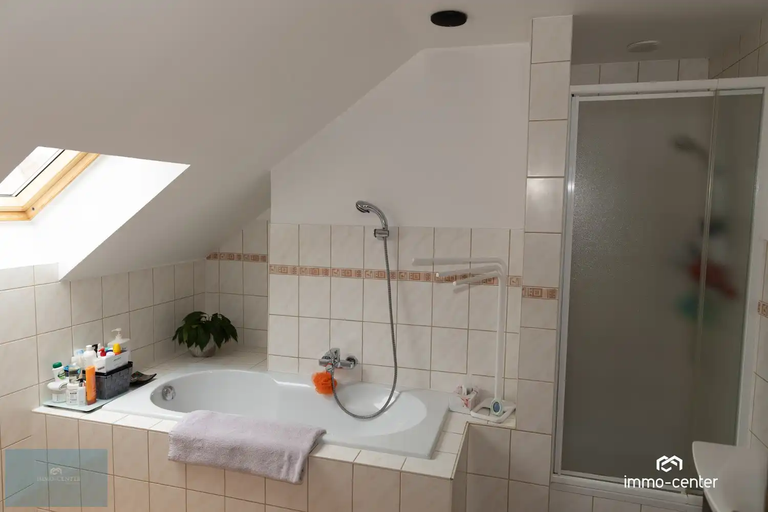 Te koop: Ruime open bebouwing met 3 slaapkamers, garage en tuin op 492 m² in Opglabbeek - Instapklare woning. foto 19