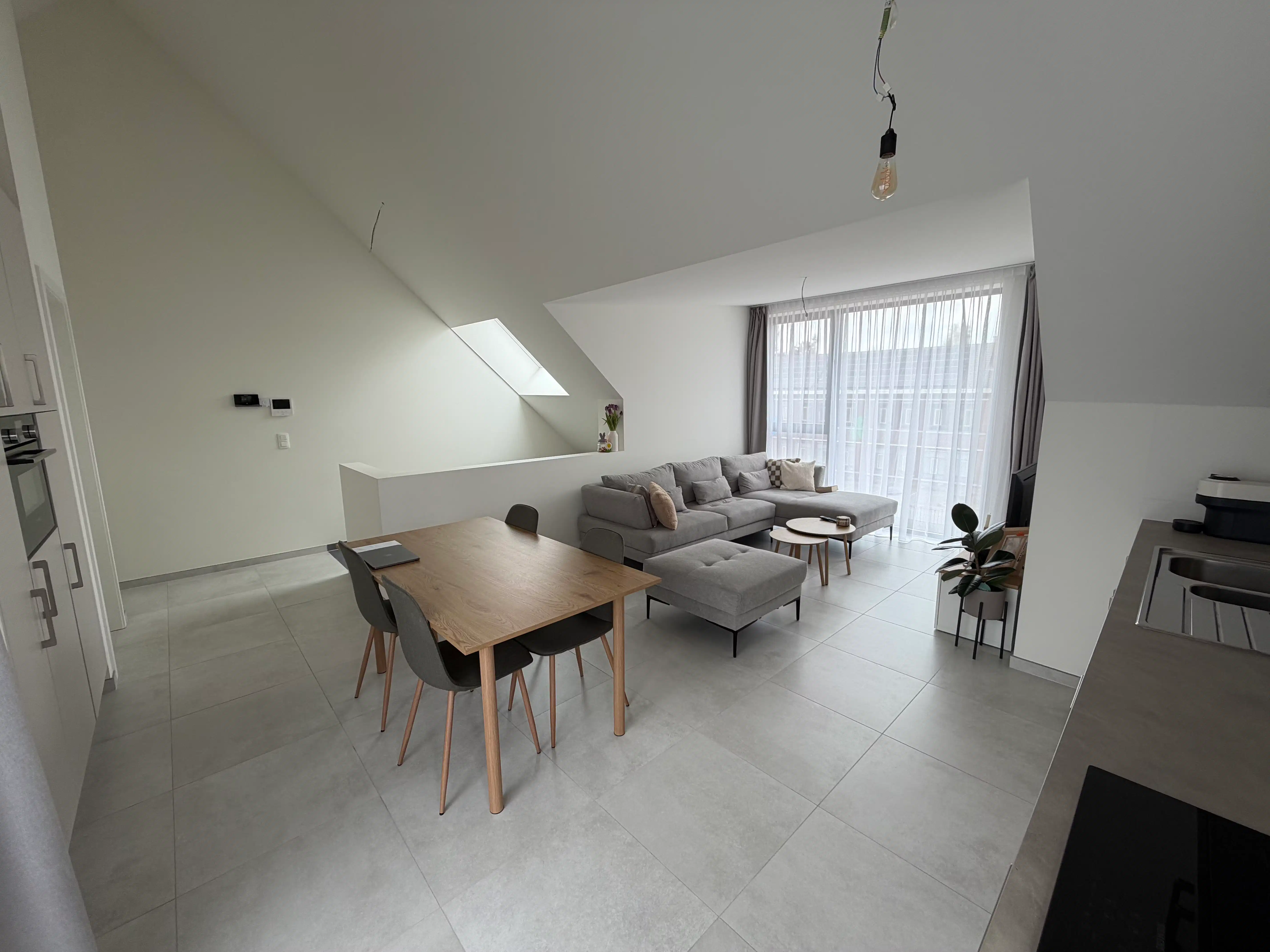 Genk, Weg Naar As 220 bus 12:  Nieuwbouw duplexappartement met 2 slaapkamers, terras, fietsenstalling en een autostaanplaats. foto 6