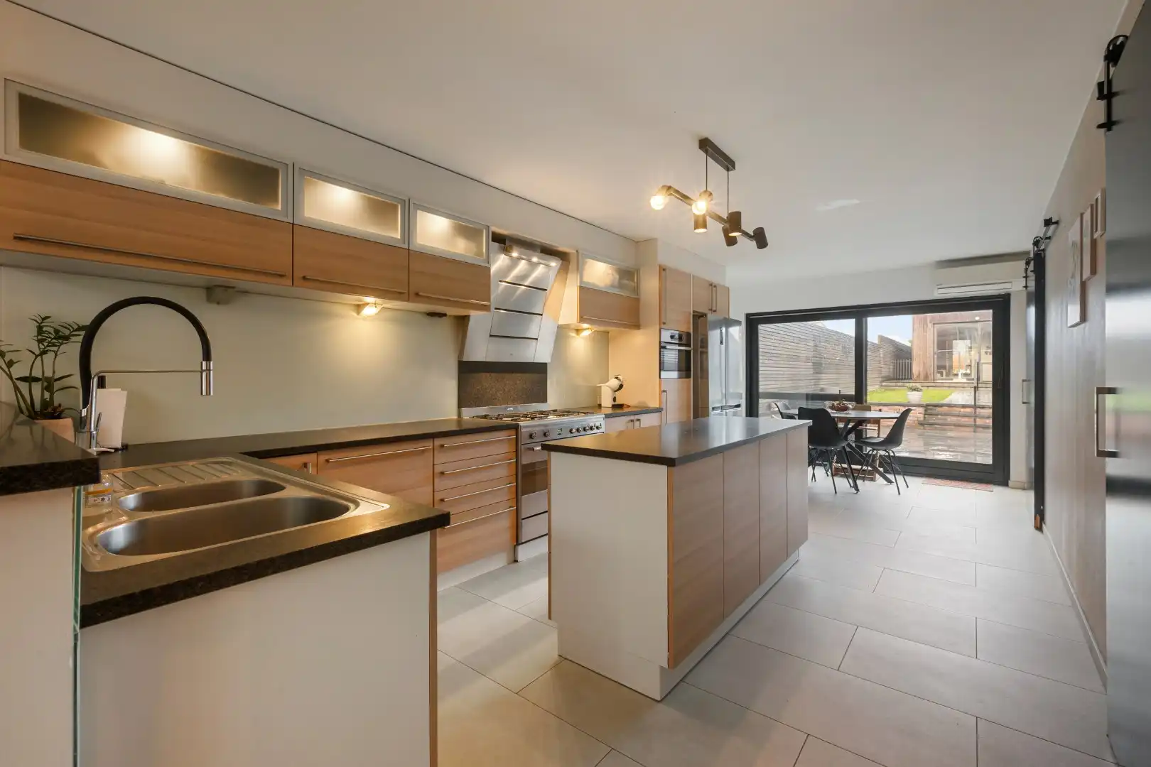 Instapklare woning met 3 slaapkamers en achterliggend tiny house in Geluwe foto 5