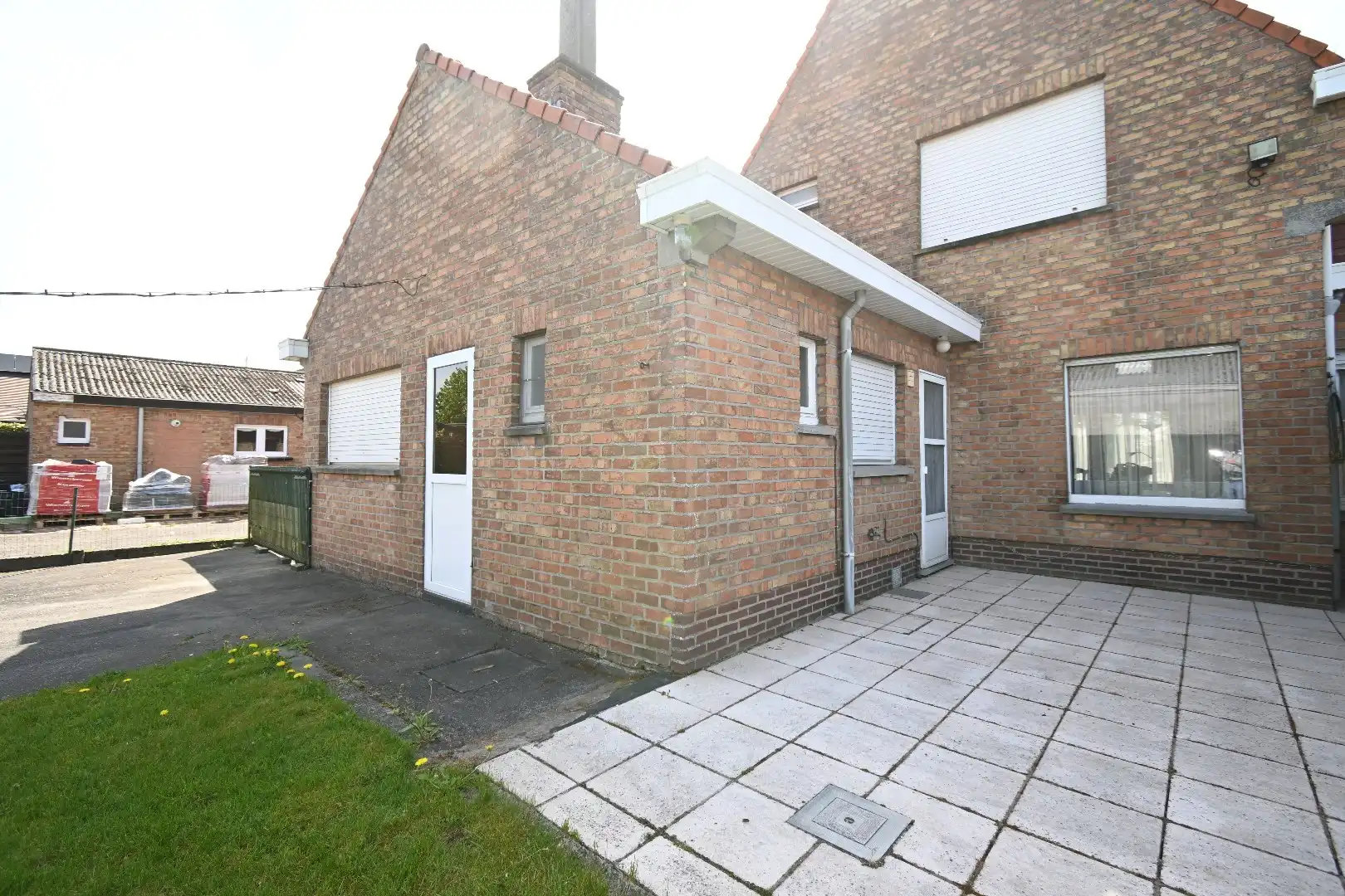 Alleenstaande woning met garage en tuin  foto 2