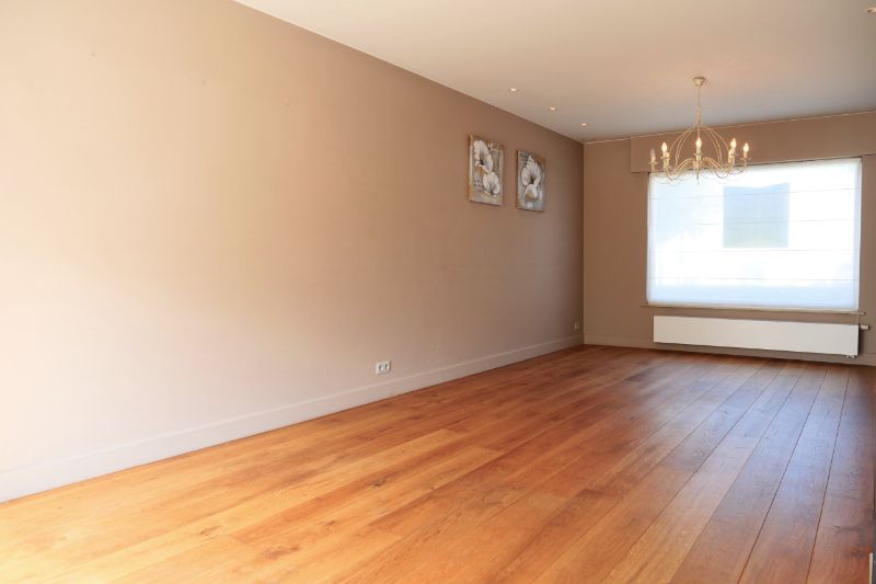 Uiterst charmante woning te huur in het centrum van Waregem foto 5