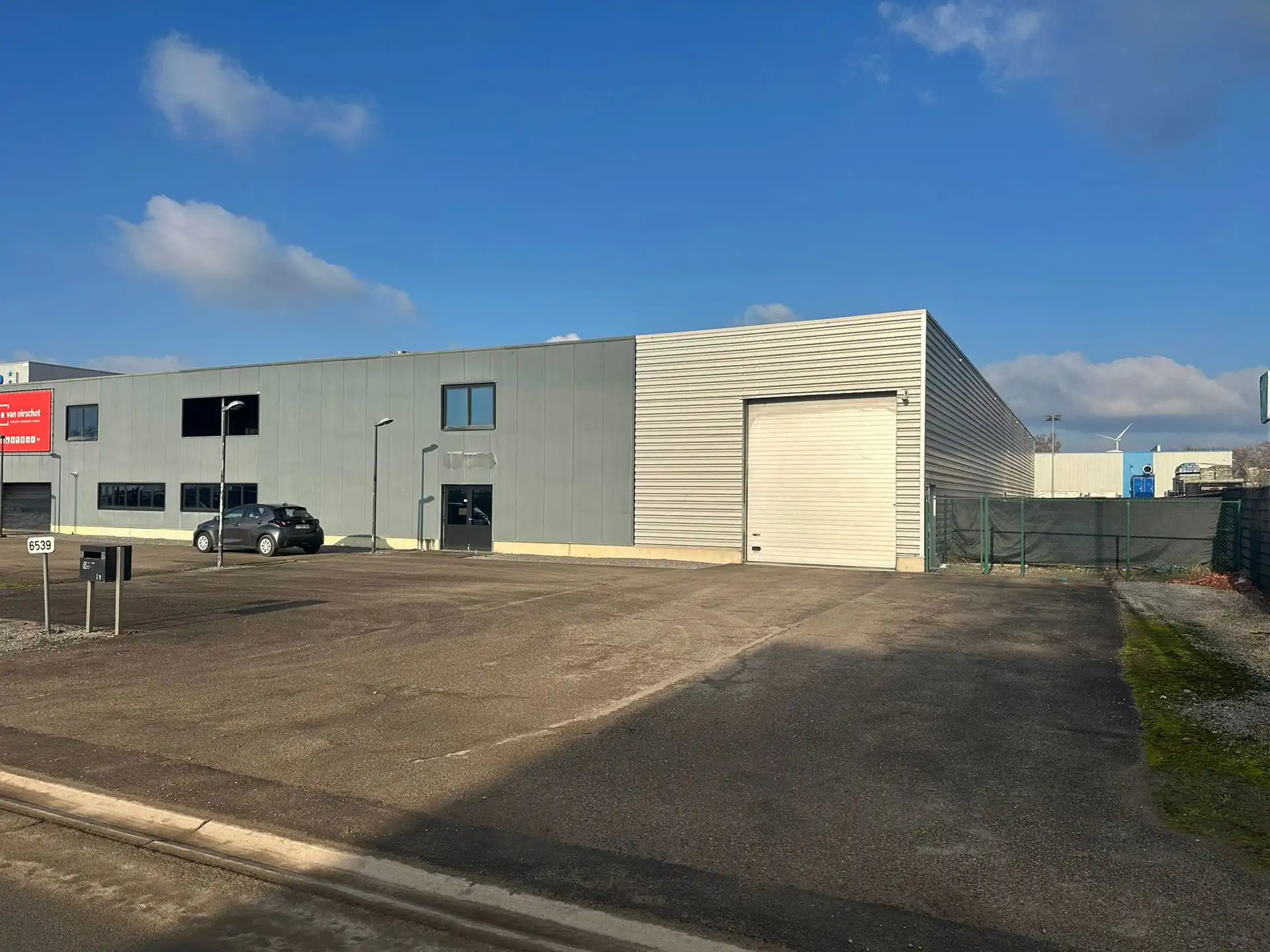 Bedrijfsvastgoed te huur foto {{pictureIndex}}