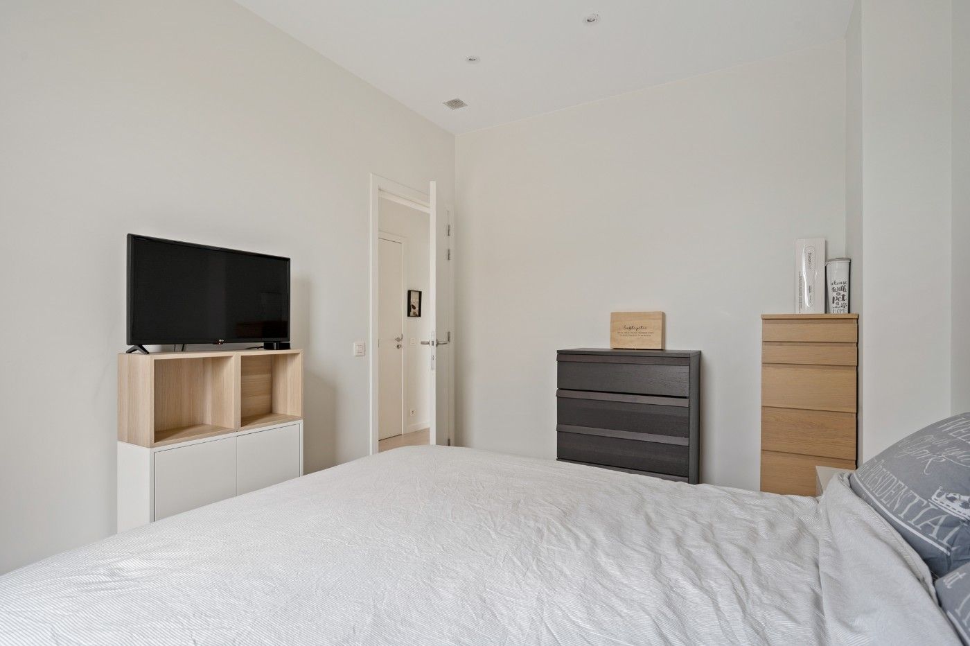 Instapklaar app. op 1ste verd. met 2 slpk., terras en autostaanplaats foto 15