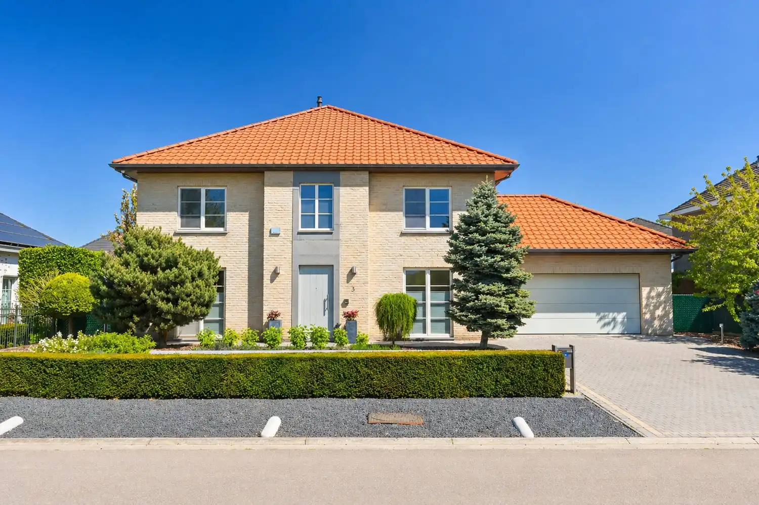 Exclusieve villa met zwembad op absolute toplocatie in het charmante Neerharen (Lanaken) foto {{pictureIndex}}