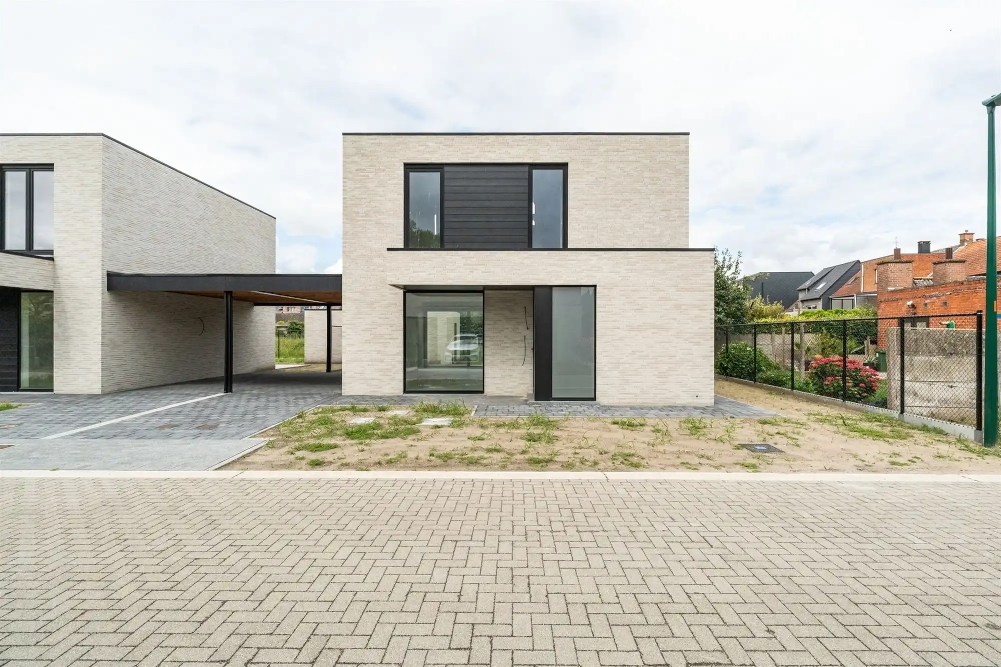 Instapklare nieuwbouwwoning met 3 slaapkamers, carport en zonnige tuin foto 11
