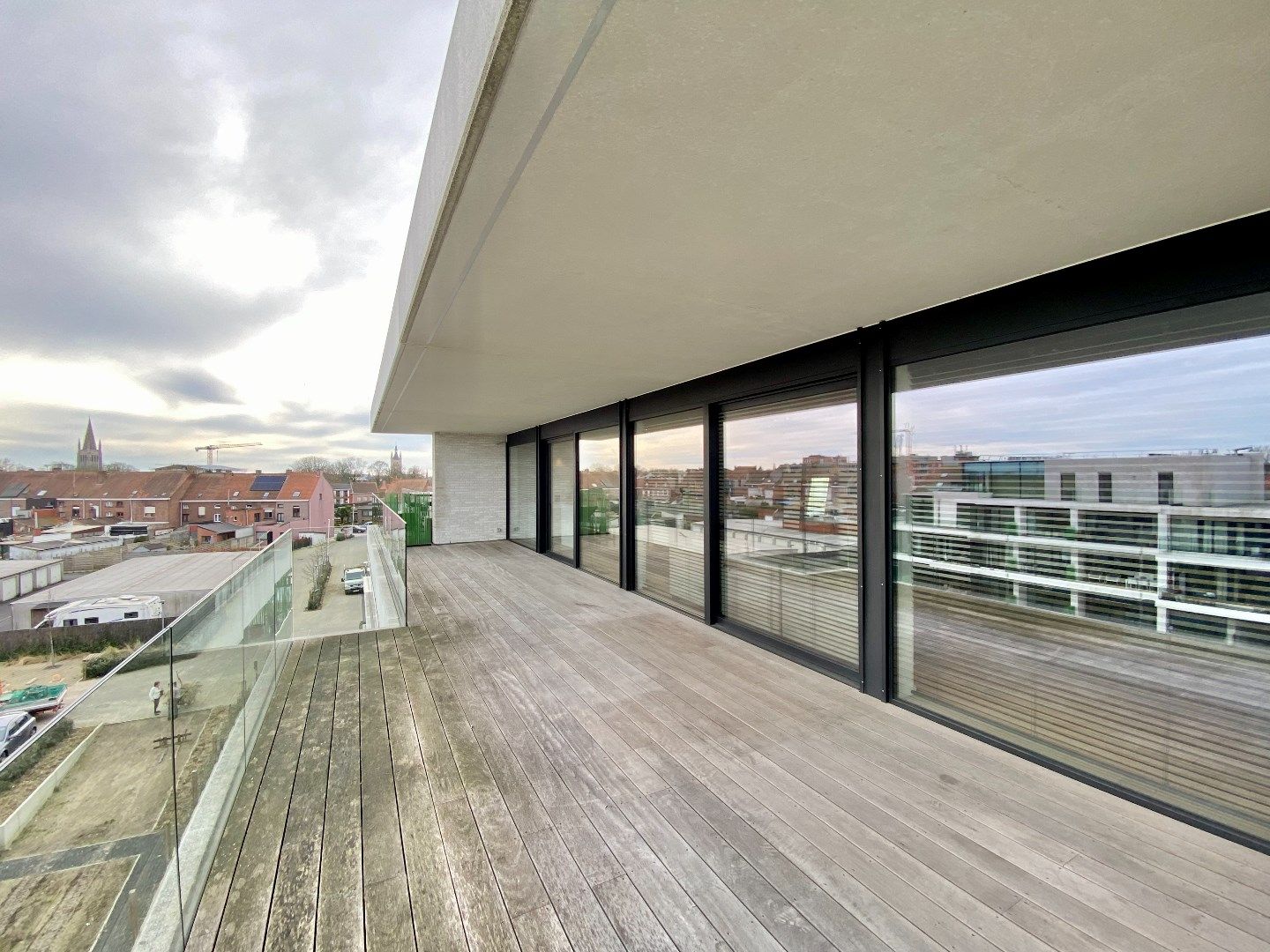 LUXE PENTHOUSE (141M²) MET 3 SLPKS, PRACHTIG ZICHT EN RUIM TERRAS (43M²) foto 9