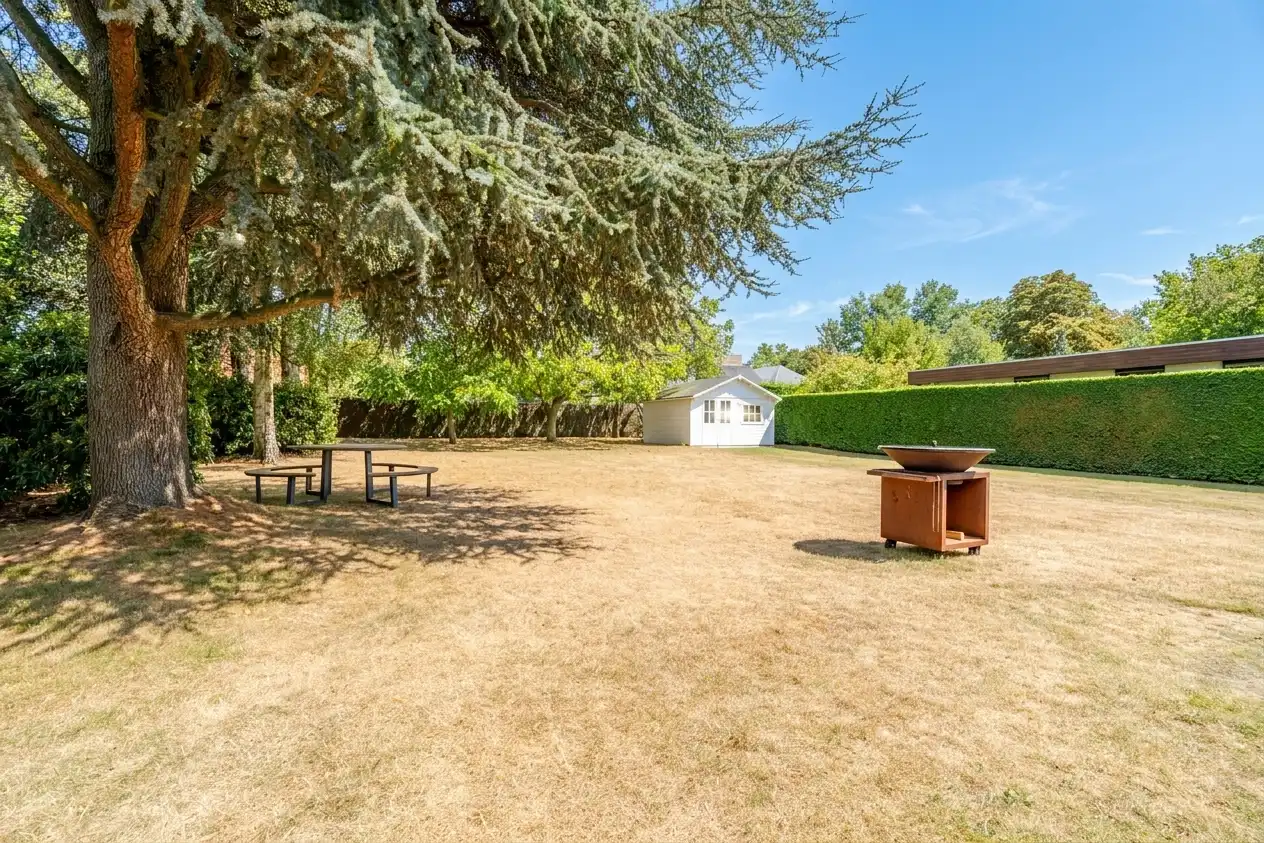 Lichtrijke villa met prachtige tuin in rustige woonwijk foto 26