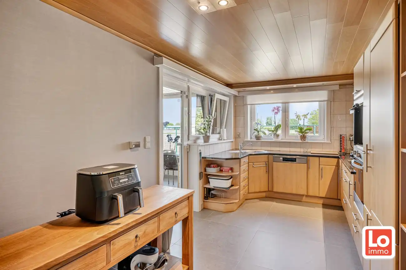 Landelijk gelegen half open woning met ruim bijgebouw (ca. 65m) en grote tuin met open zicht tussen Hijfte en Lochristi. foto 11
