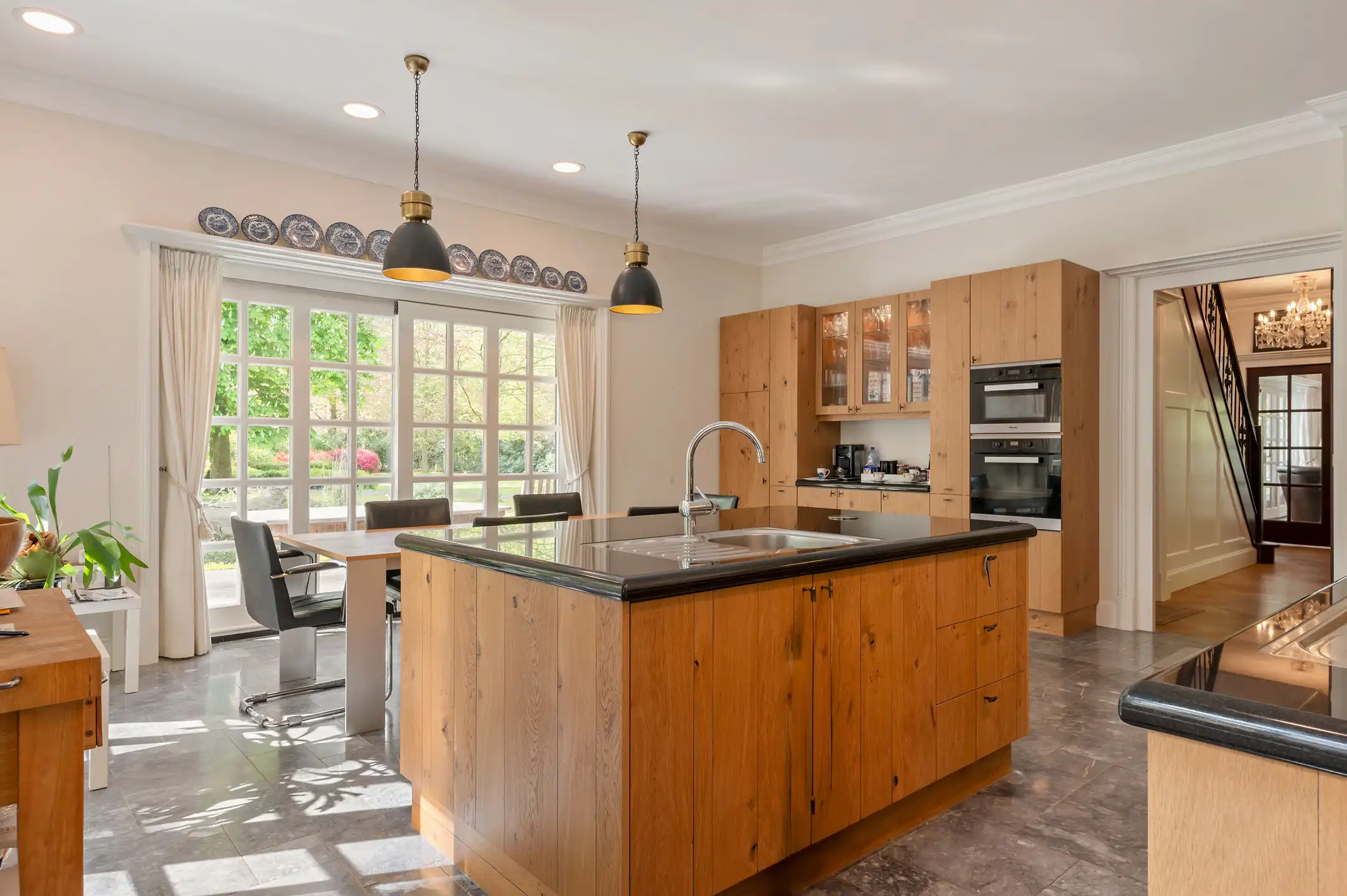 Unieke vrijstaande villa op ca. 7620m² in een uitzonderlijk domein in het groen. foto 9