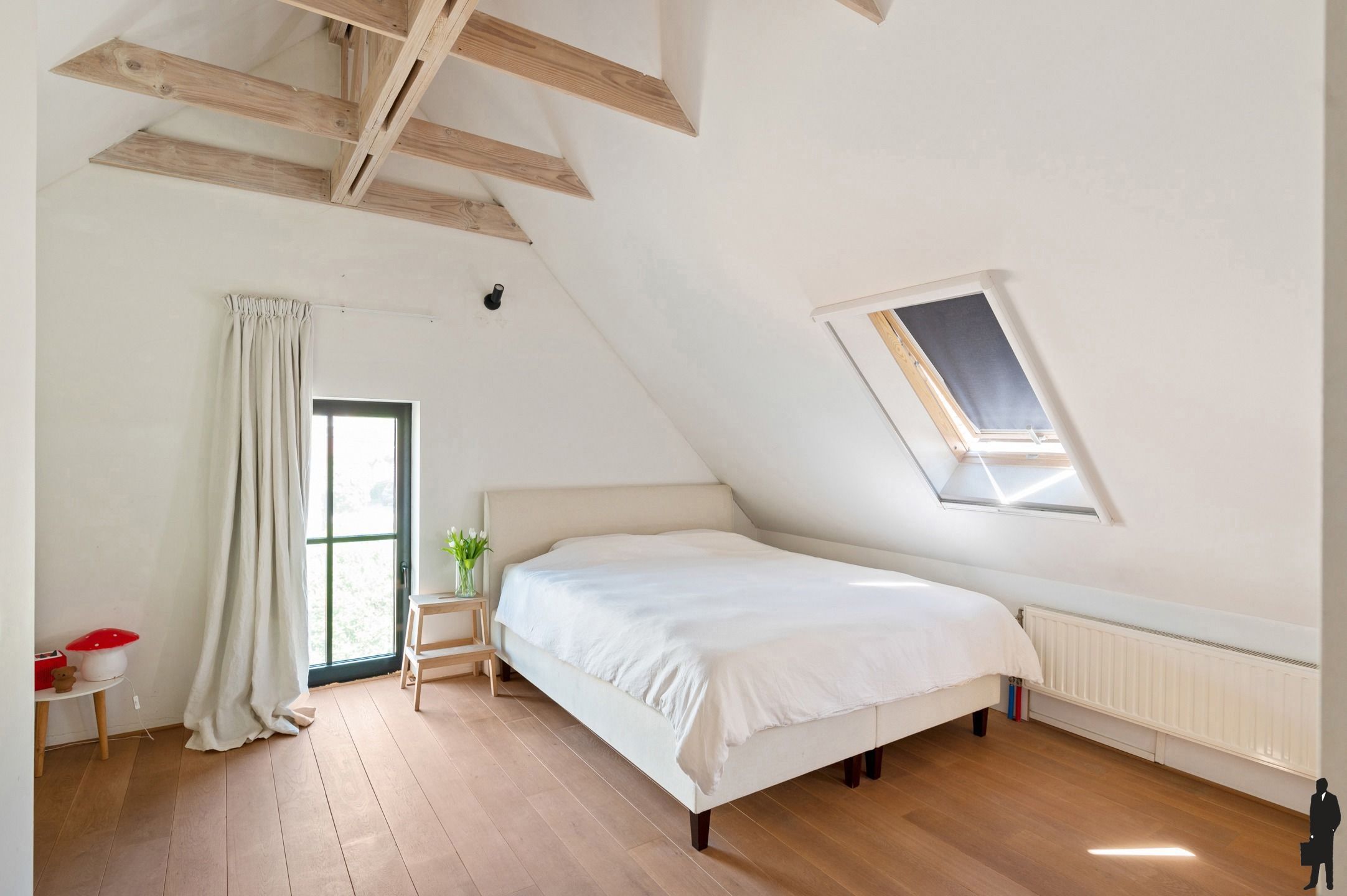Unieke te renoveren hoevewoning met mooie parktuin foto 6