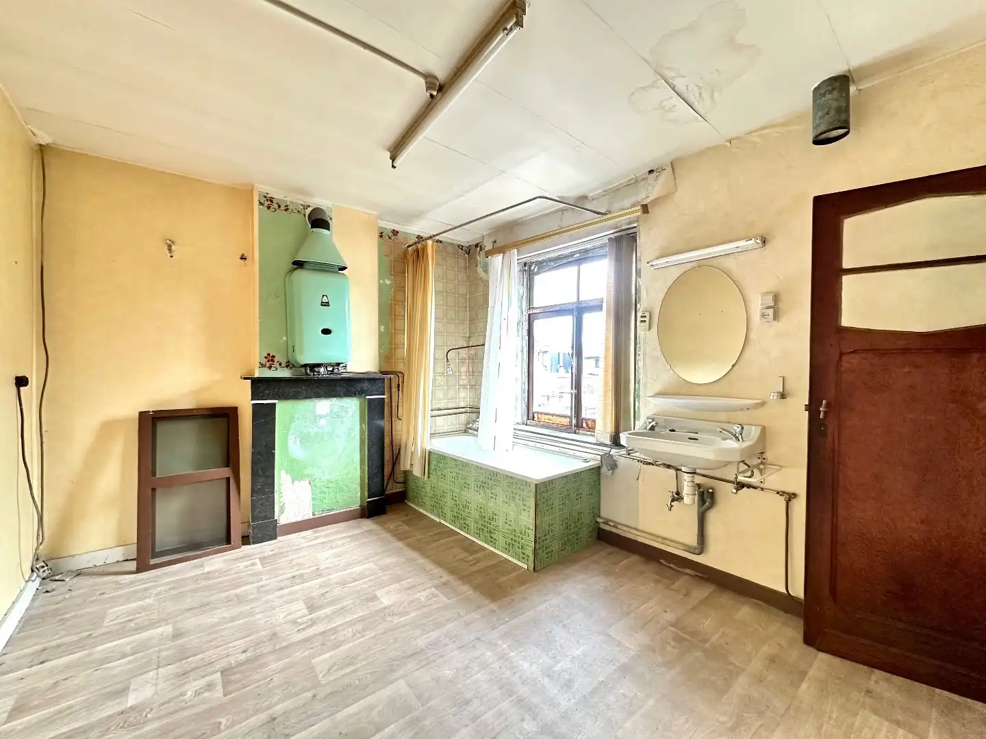 Te renoveren woning met veel mogelijkheden in het hart van Tongeren foto 7