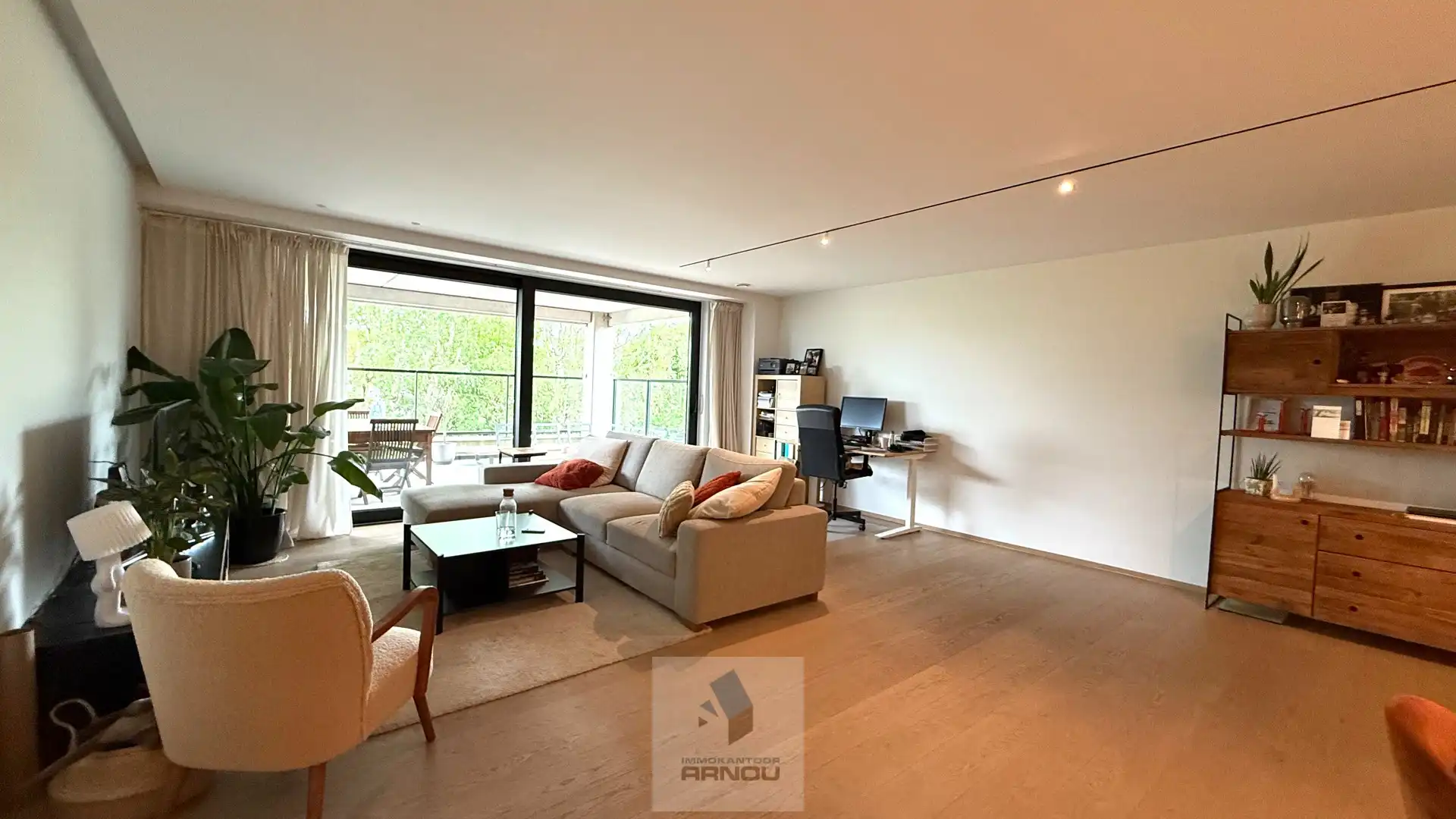 Stijlvolle en ruime loft met 2 slaapkamers, dressing, overdekt terras en 2 parkeerplaatsen foto 5