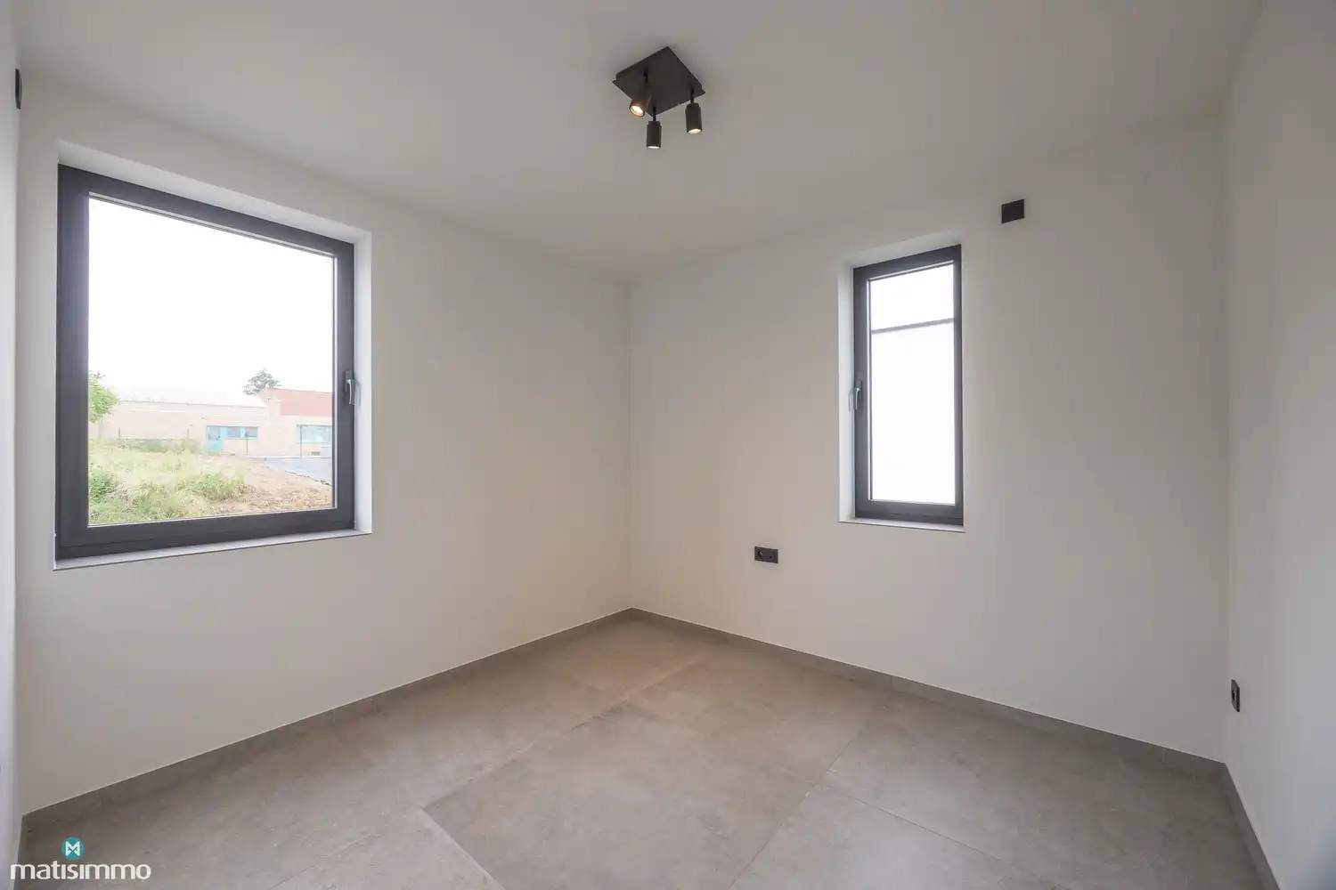HOOGWAARDIG AFGEWERKTE NIEUWBOUWWONING MET DRIE SLAAPKAMERS EN TUIN (INCLUSIEF TUINONDERHOUD) TE RIEMST foto 18