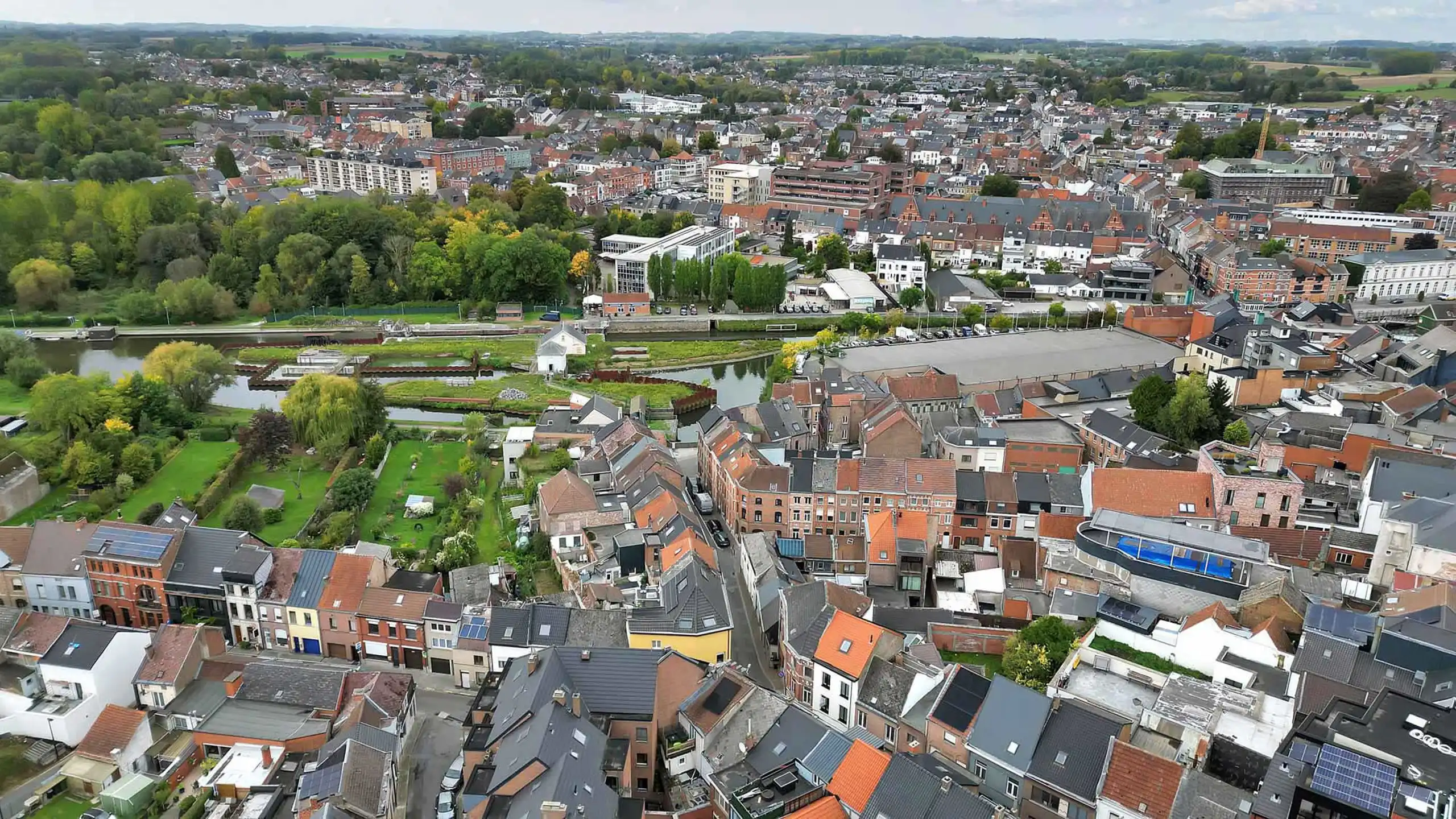 Instapklare stadswoning 200m2 bewoond met 5 slaapkamers  foto 29