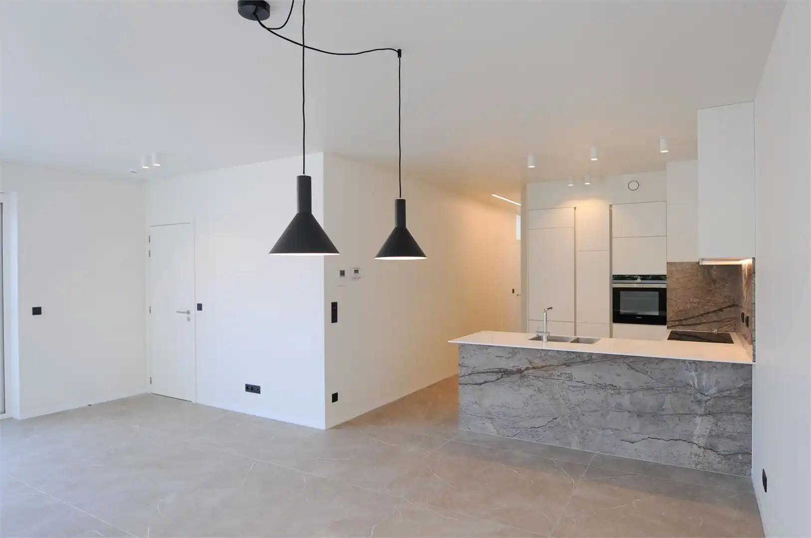 2 slaapkamer appartement met groot terras foto 2