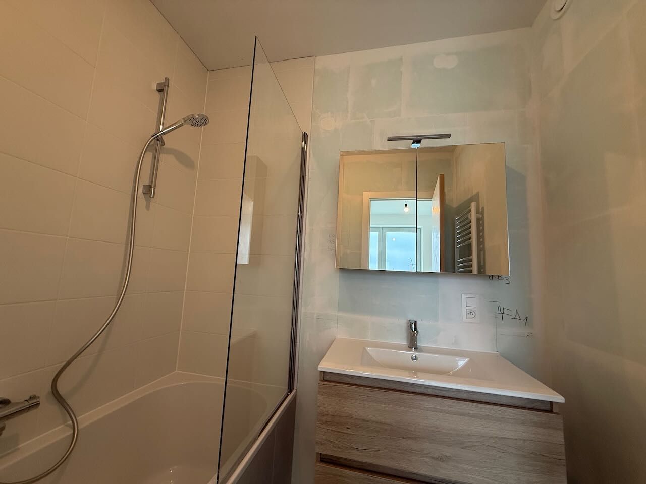 Instapklaar nieuwbouwappartement met terras foto 11