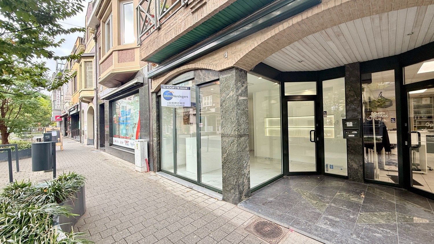 Veelzijdig handelspand in hartje Lanaken foto 4