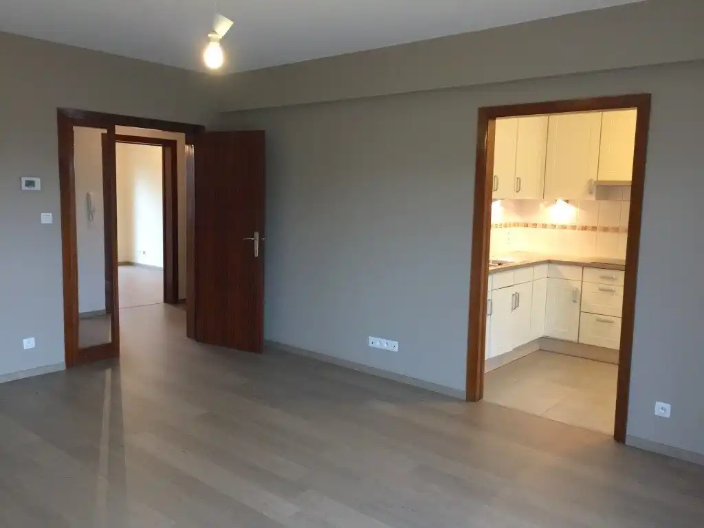 Appartement 2 slpk INCLUSIEF garage en berging - vlak bij het station van Merchtem foto 4