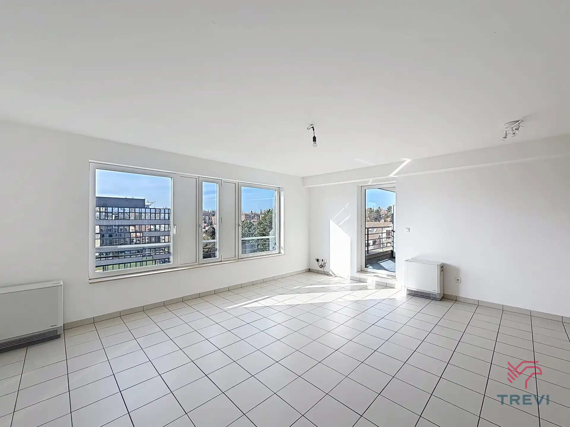 Ruime studio met terras en parkeerplaats  foto {{pictureIndex}}