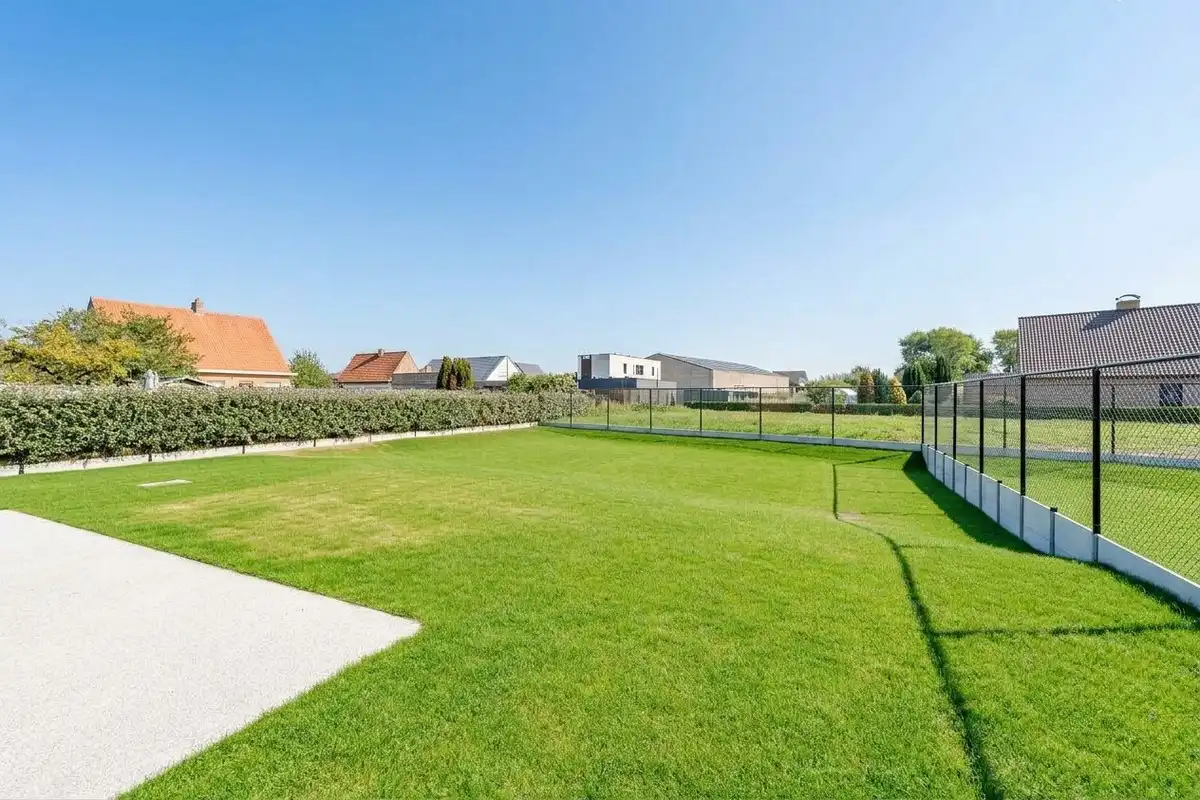 VOLLEDIG AFGEWERKTE MODERNE OPEN NIEUWBOUWWONING TE OOSTDUINKERKE foto 2