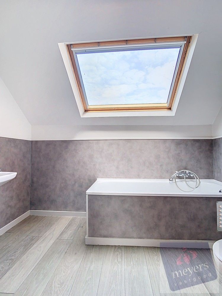 Unieke kans in het hart van Sint-Truiden – woning met dubbele ingang en tal van mogelijkheden! foto 18