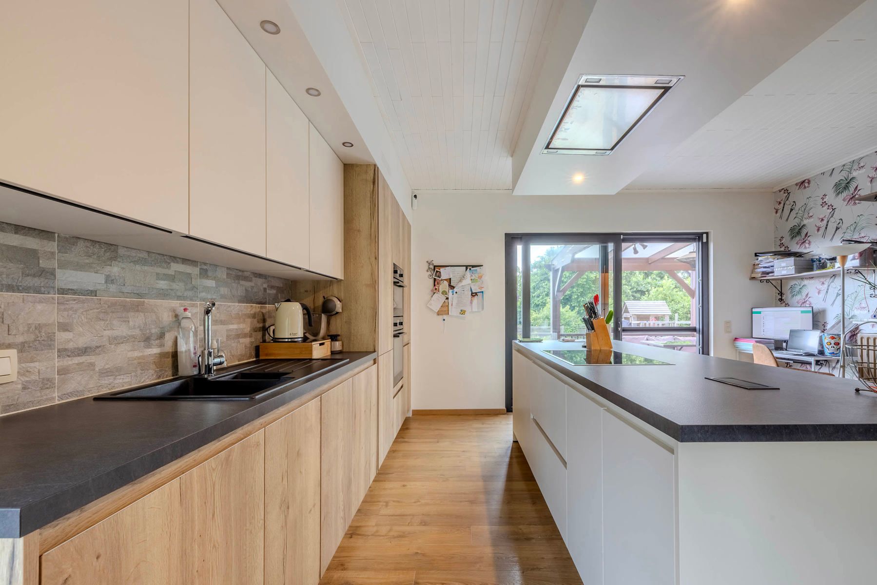Rustig gelegen, gerenoveerde woning met o.a. 4 slaapkamers foto 14