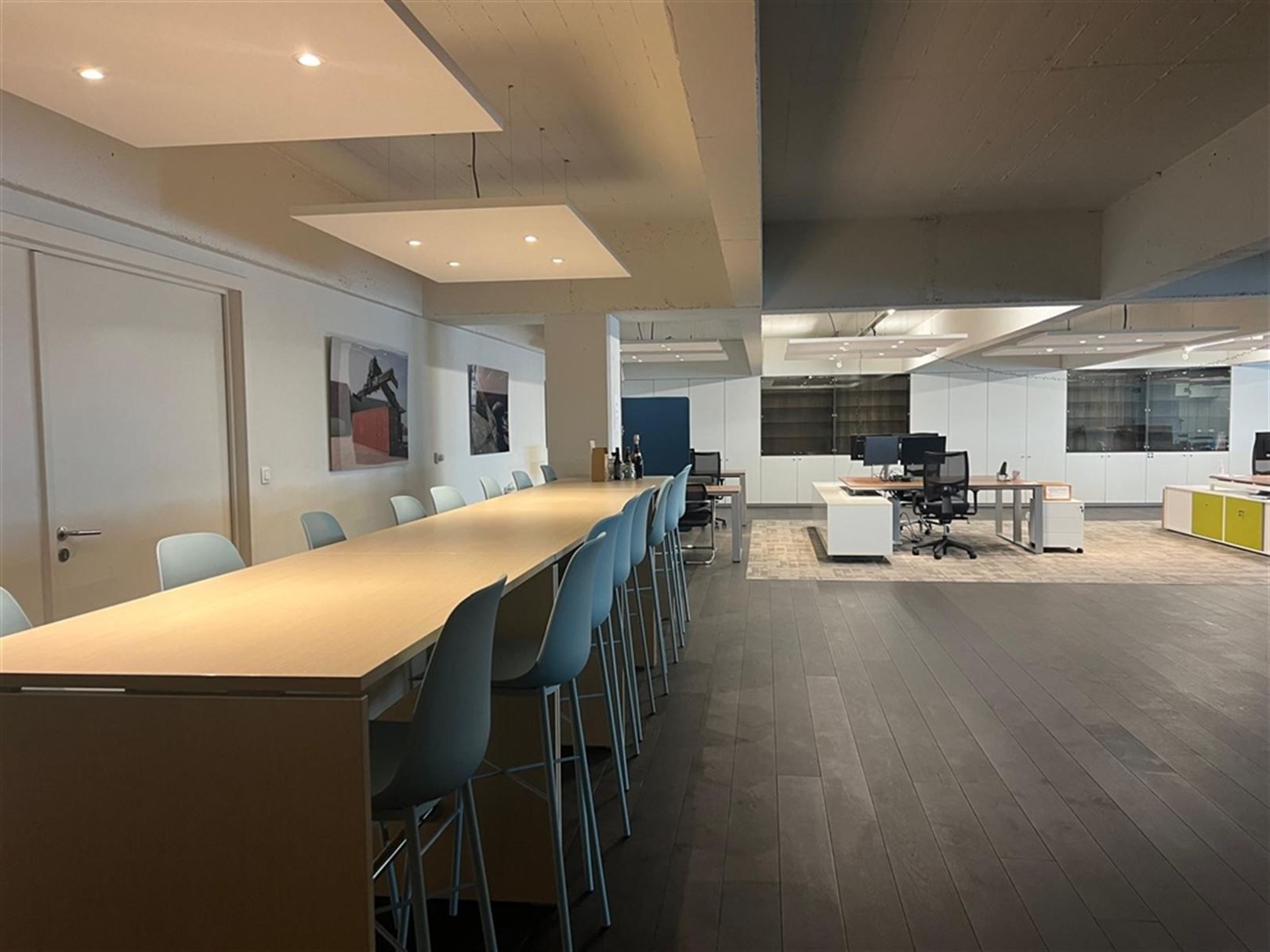 Kantoor met uitzicht op het Havenhuis foto 5