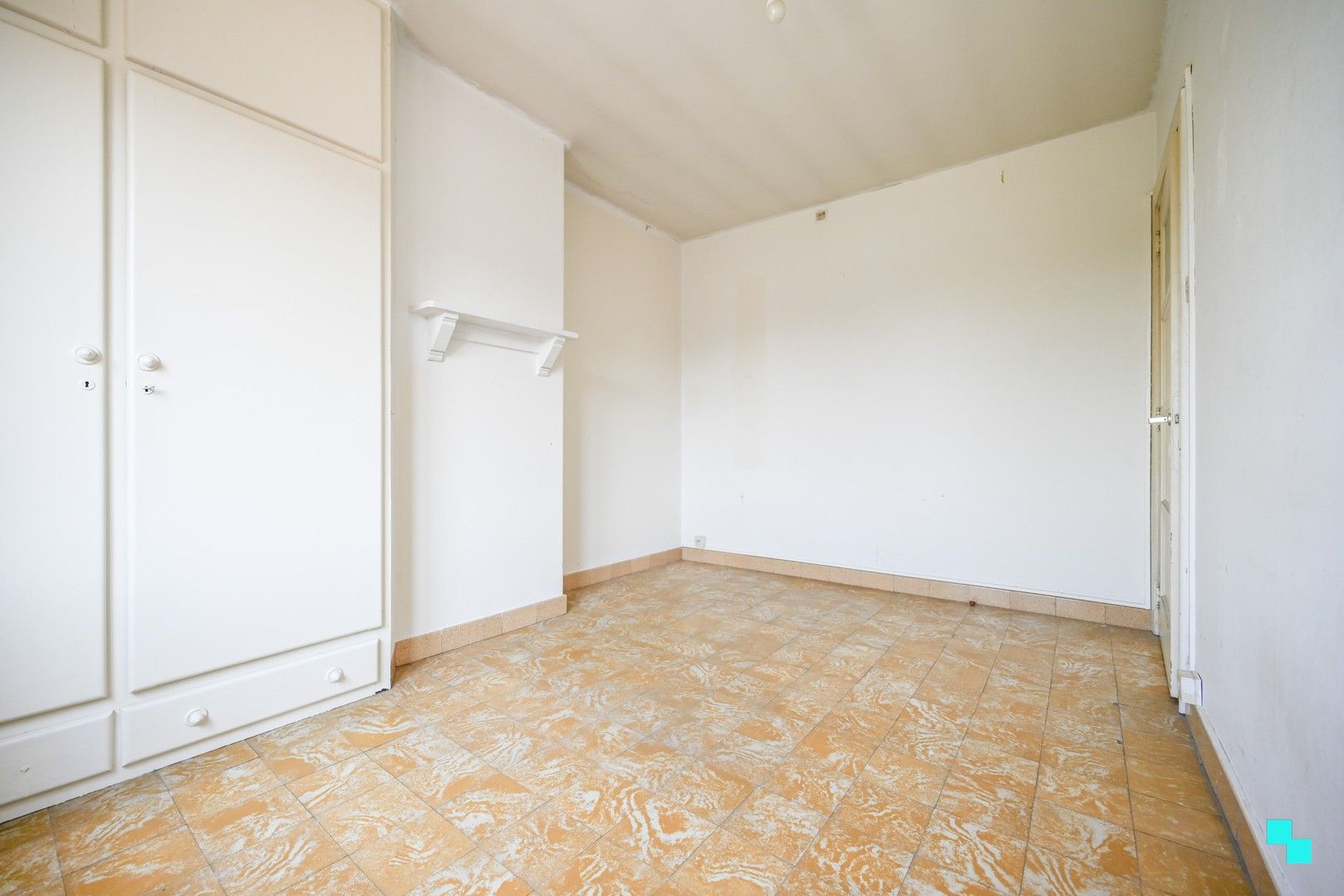 Eéngezinswoning met garage en achteruitweg in het hartje van Sint-Eloois-Winkel foto 25