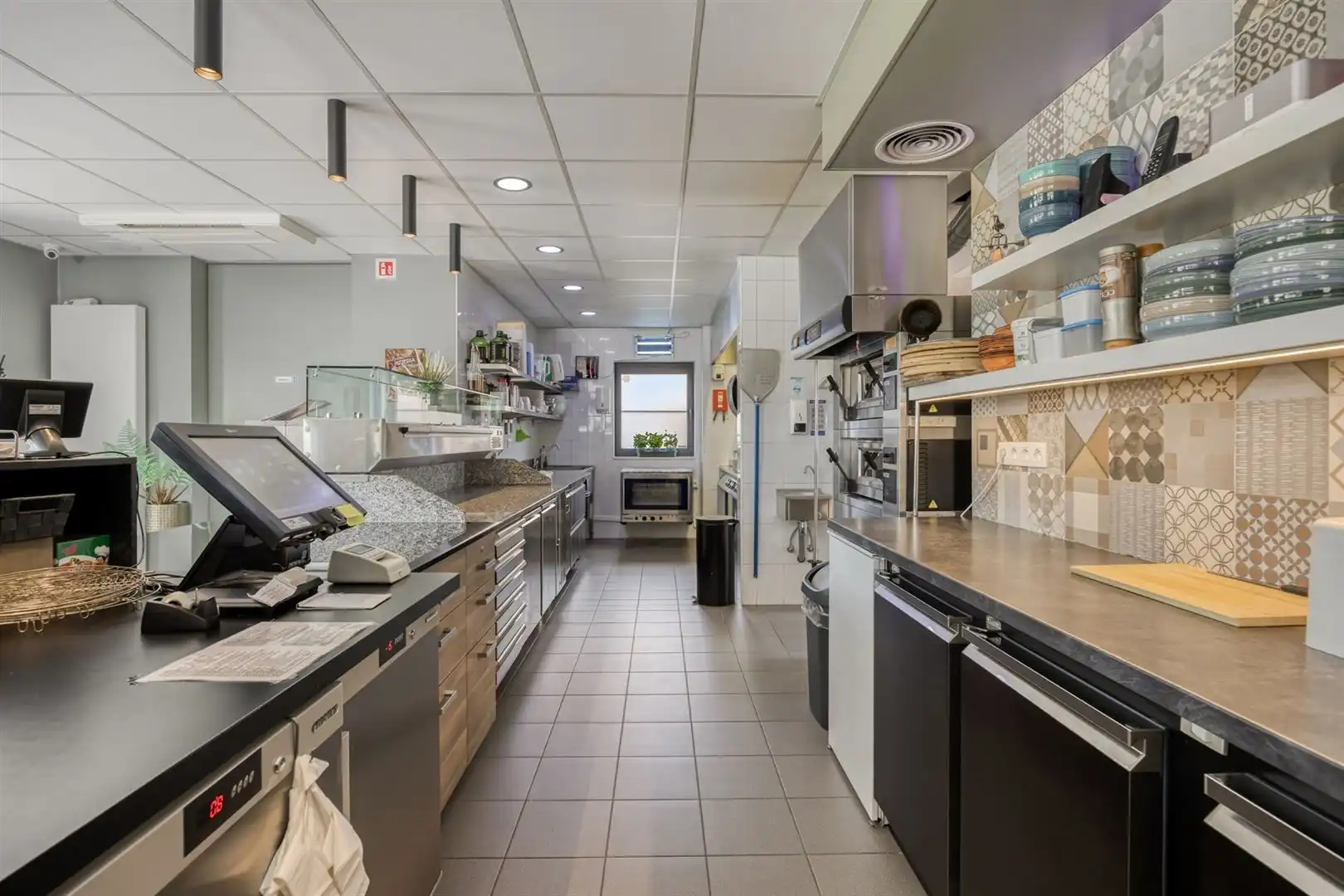 TE KOOP: Handelshuis met pizzeria & appartement in Koersel! foto 17