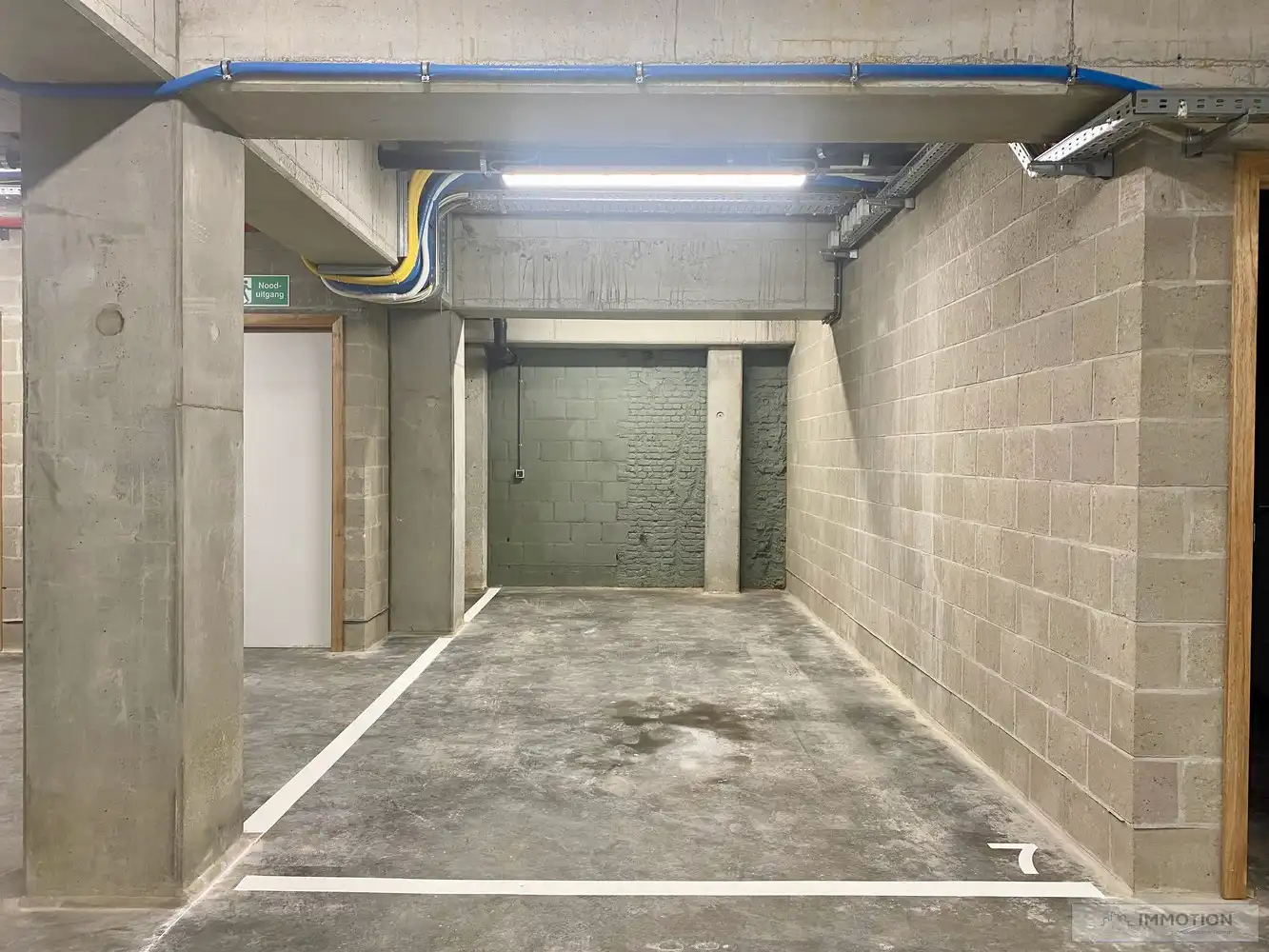 Prachtig appartement te huur in centrum Kortrijk - mét parking en kelder foto 17