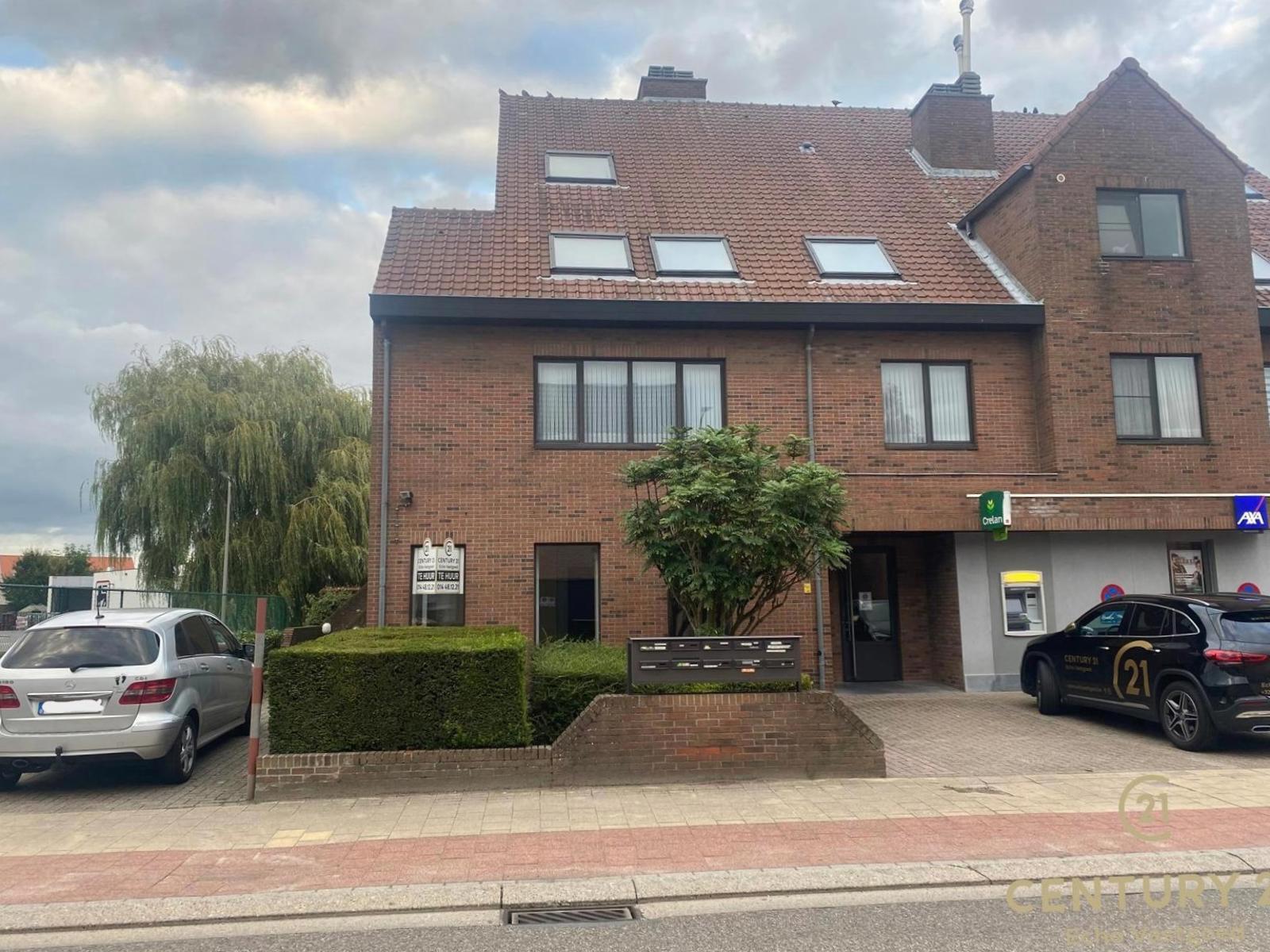 Handelsruimte met parking in Merksplas foto {{pictureIndex}}