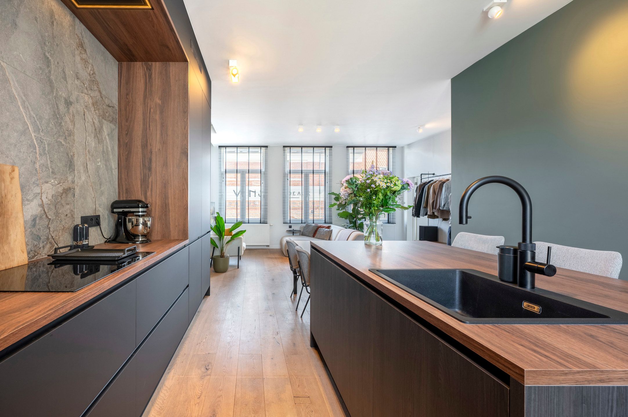 Top gerenoveerd appartement aan het Zuid in Antwerpen. foto 7