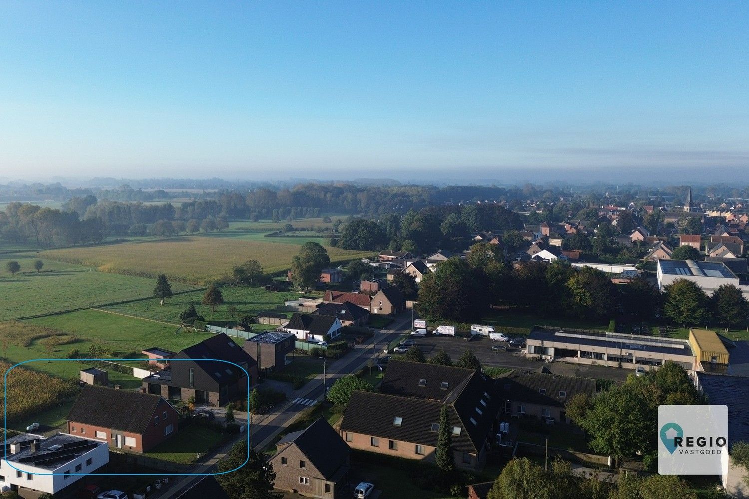 Uitzonderlijk gunstig gelegen gezinswoning met landelijk verzicht. foto 1