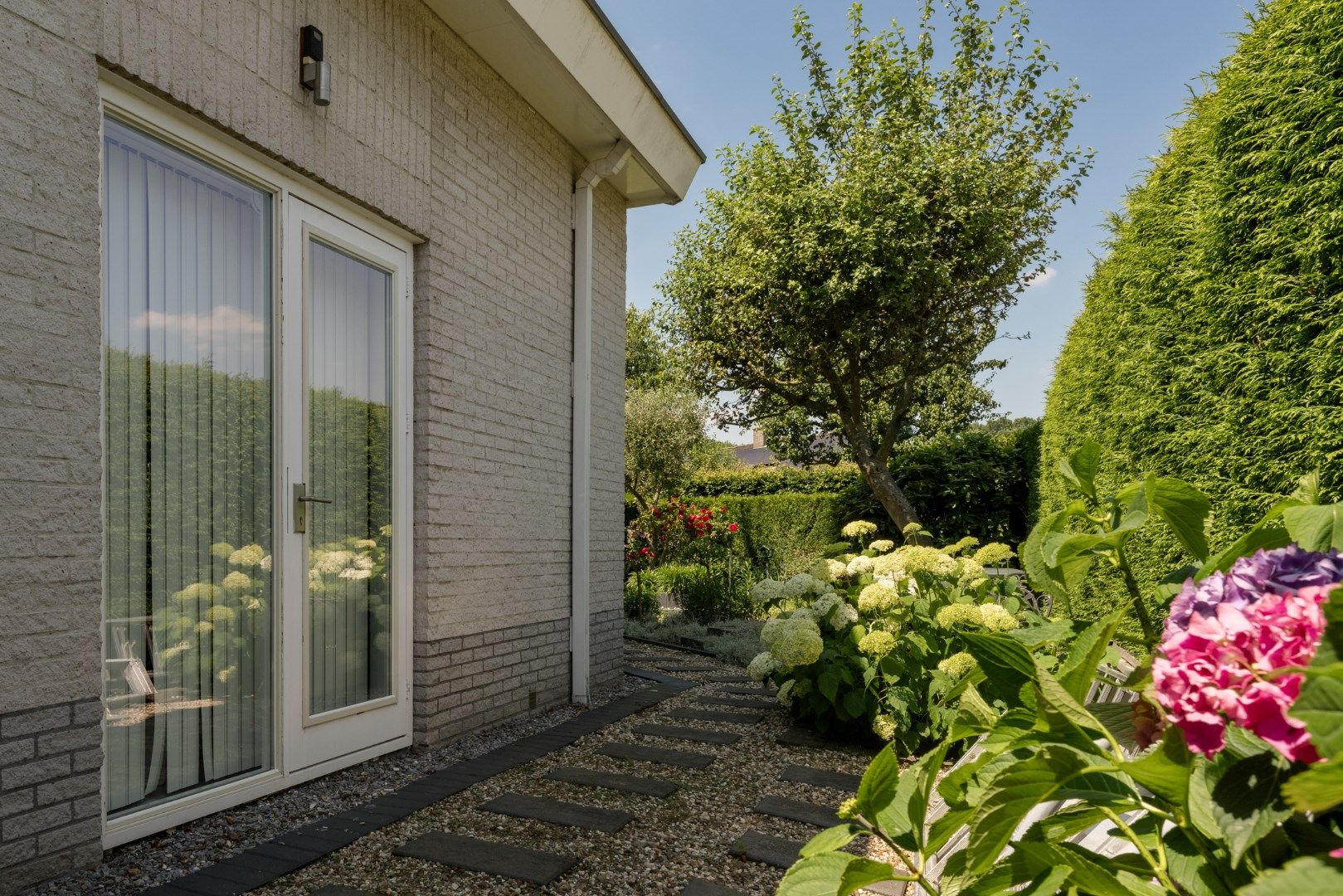  IN OPTIE!  Instapklare woning met buitenzwembad te koop! foto 30