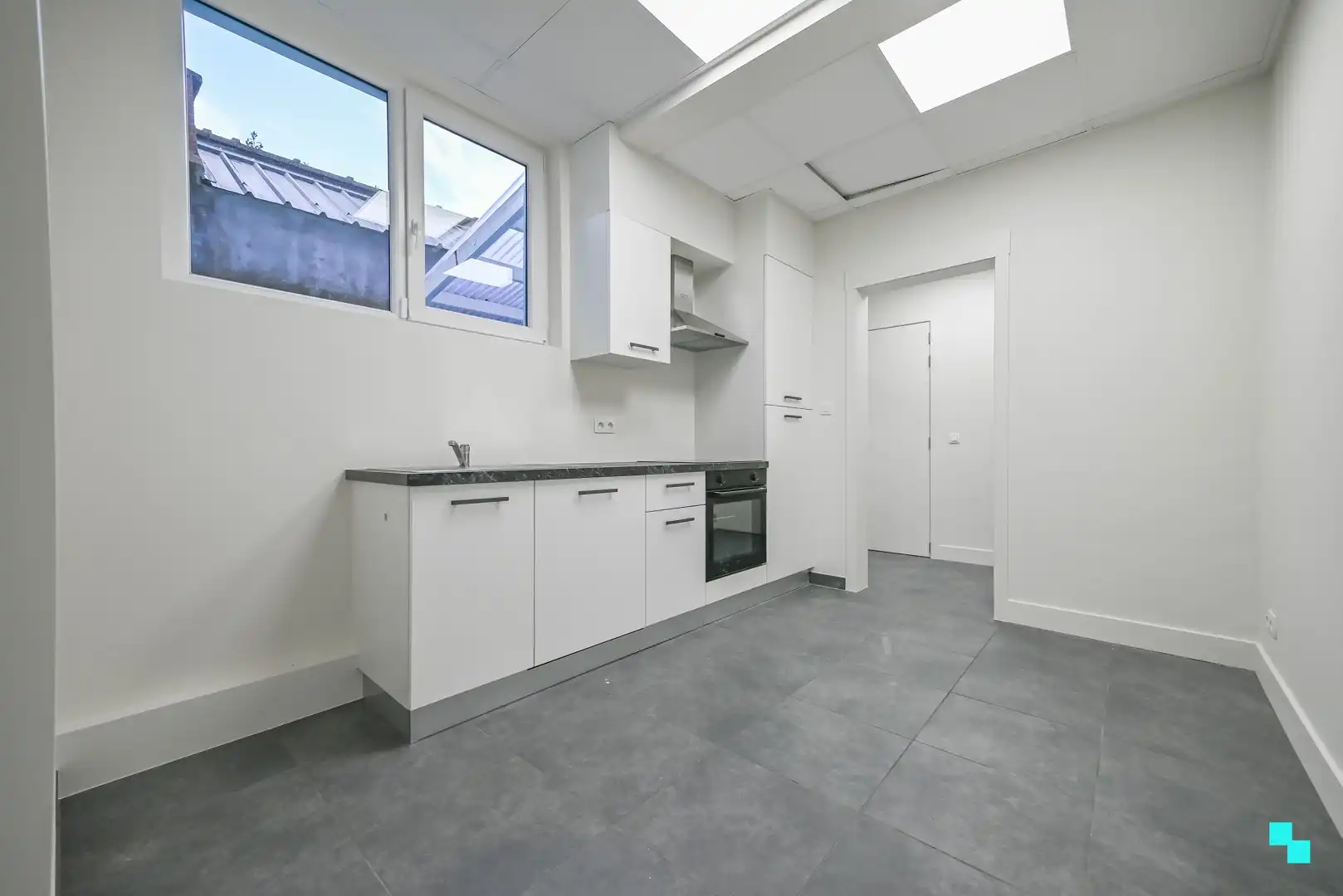 Gerenoveerde woning nabij centrum Izegem foto 11