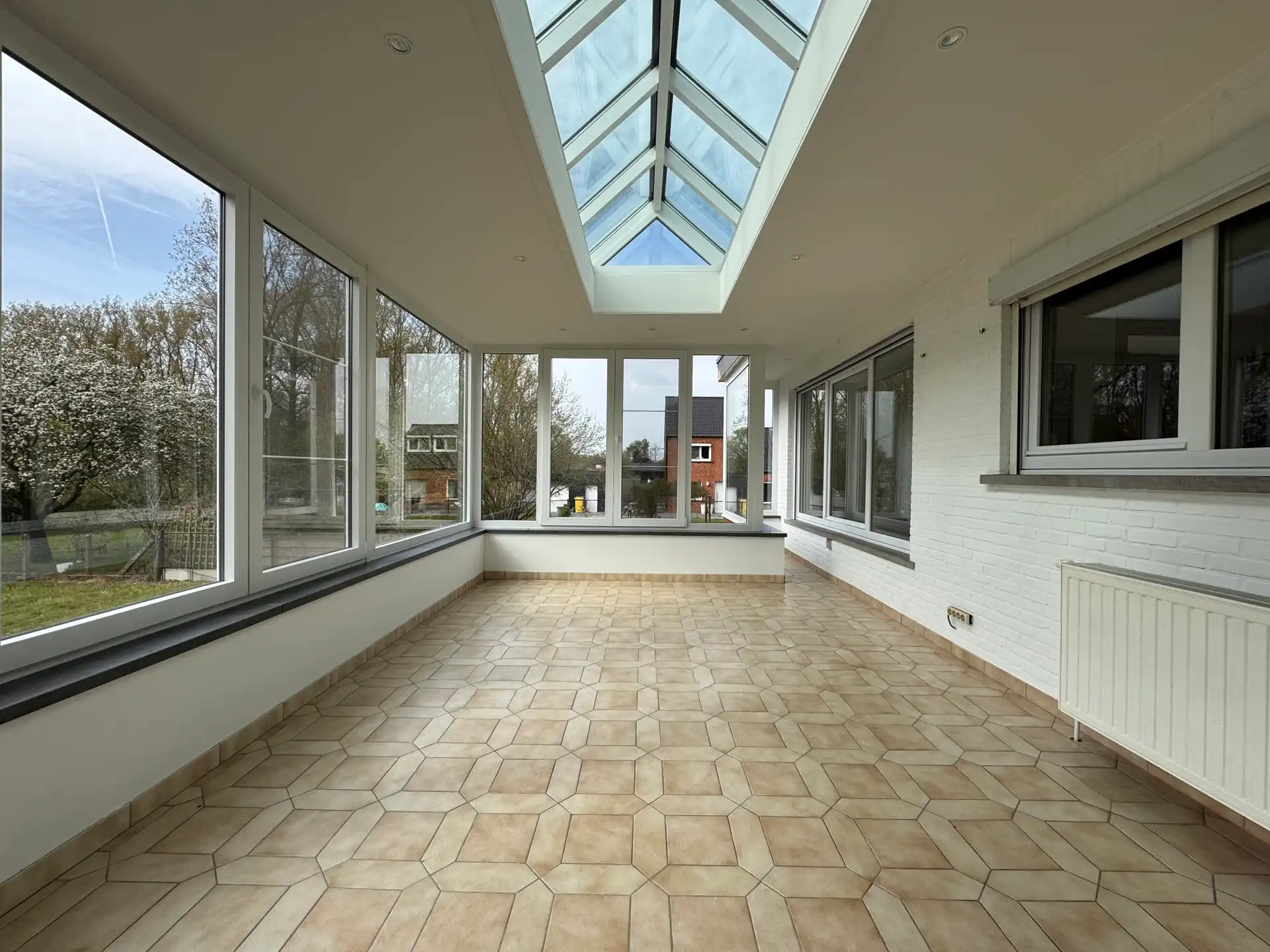 Rustig gelegen woning met 3 slaapkamers en grote tuin foto 8