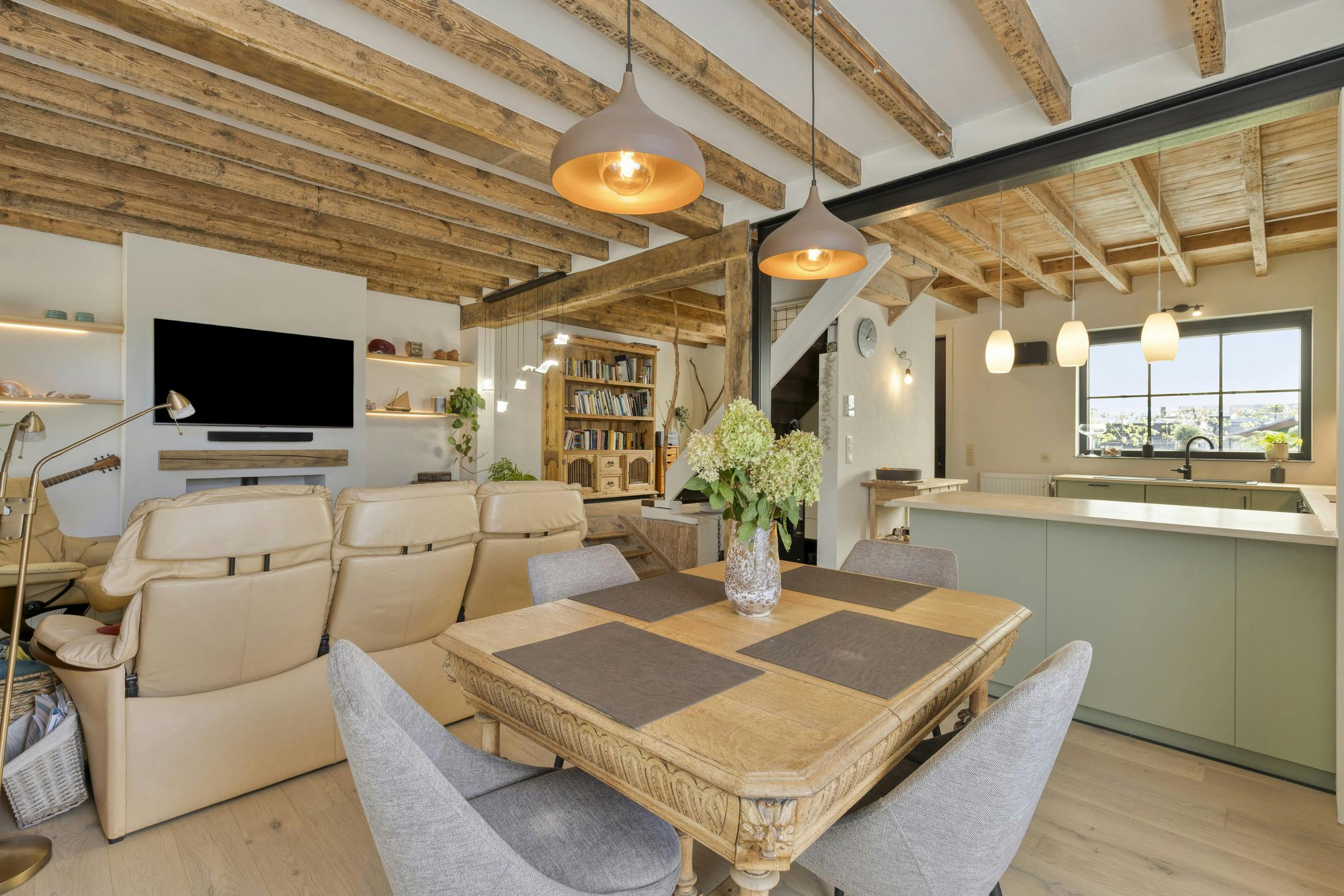 Gerenoveerde woning tegenover de Hoge Blekker duinen foto 5