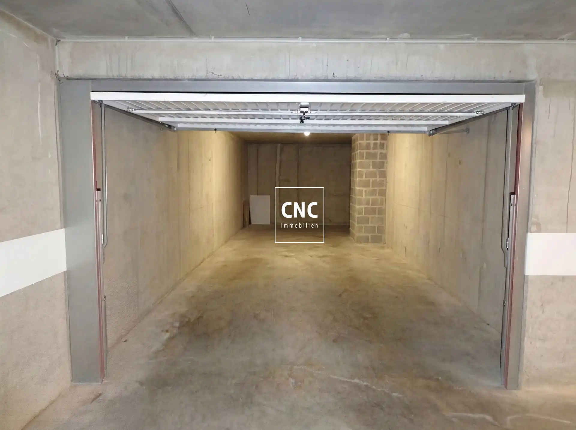 Tandem garagebox nabij Lippenslaan en Alfred Verweeplein foto 4