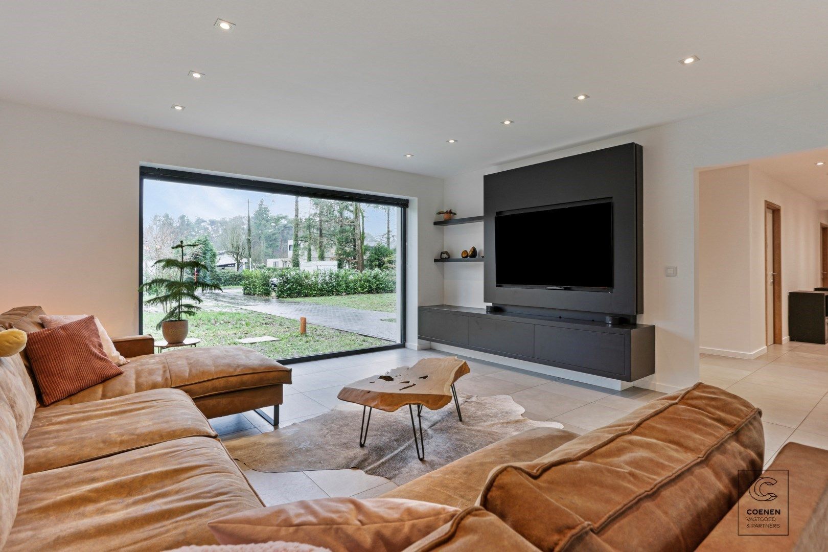 Prachtig gerenoveerde villa  met 4 slpk's, een bew. opp. van 200 m² op een uiterst rustig en groene ligging te Schilde foto 7