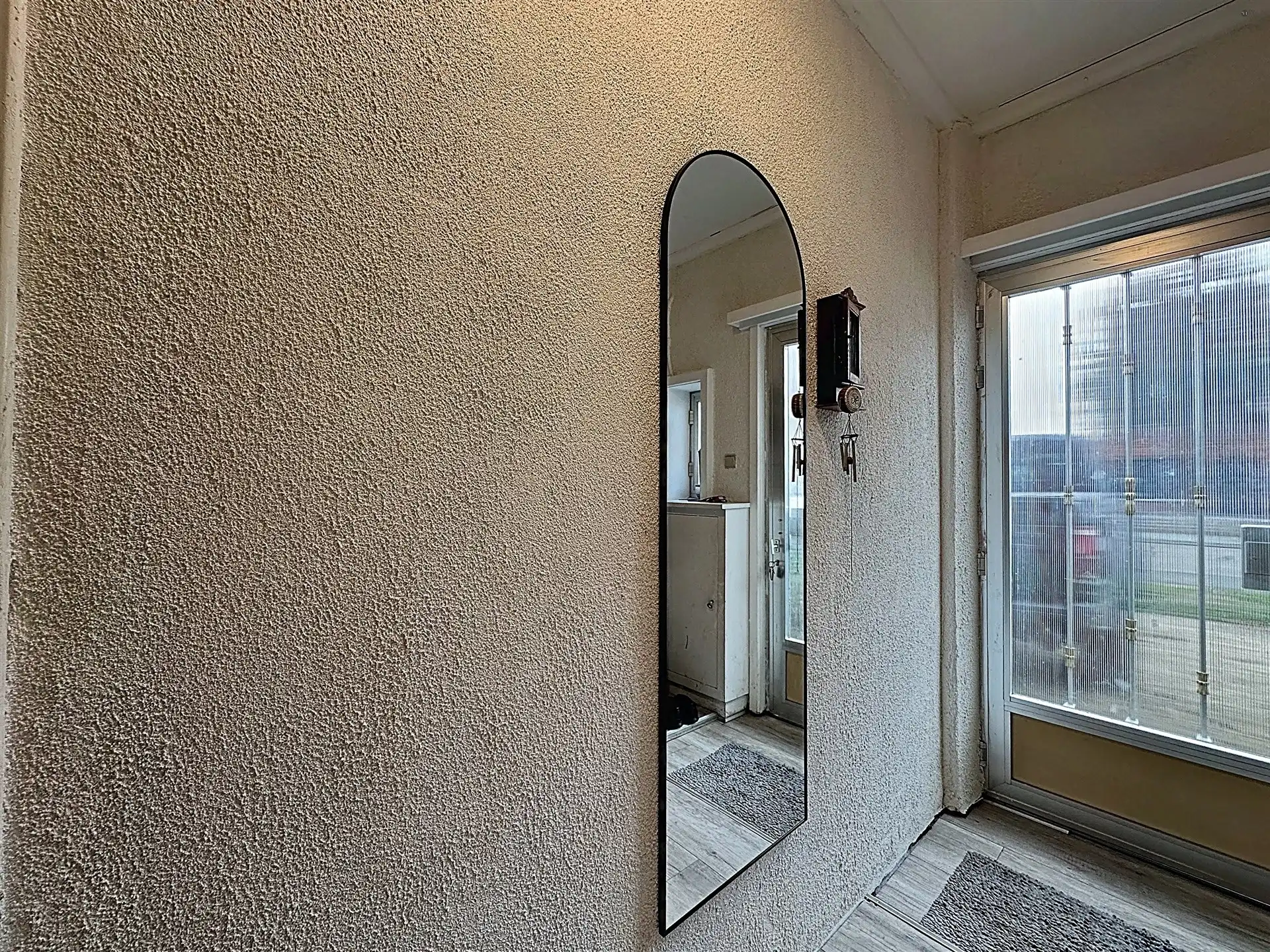 Ruime gezinswoning met 4 slaapkamers en 3 badkamers op perceel van 646m²! foto 8